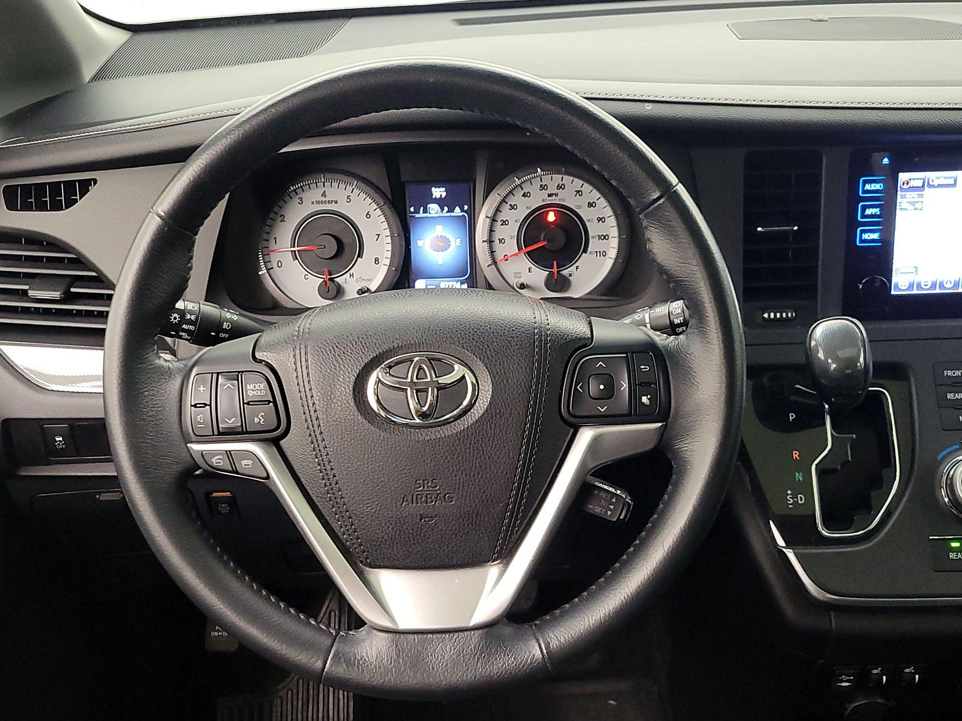Thumbnail: 2015 Toyota Sienna - 10