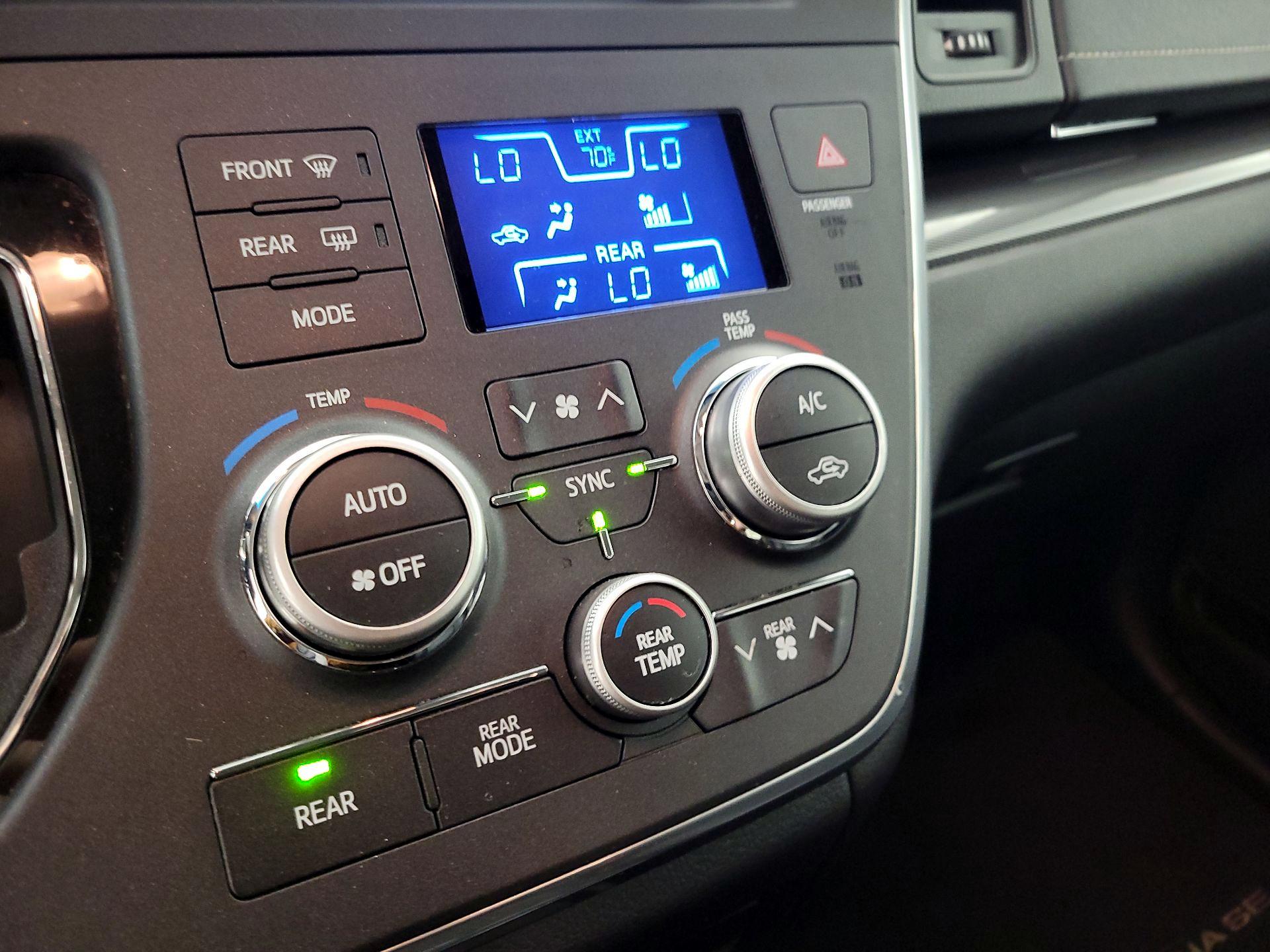 Thumbnail: 2015 Toyota Sienna - 17