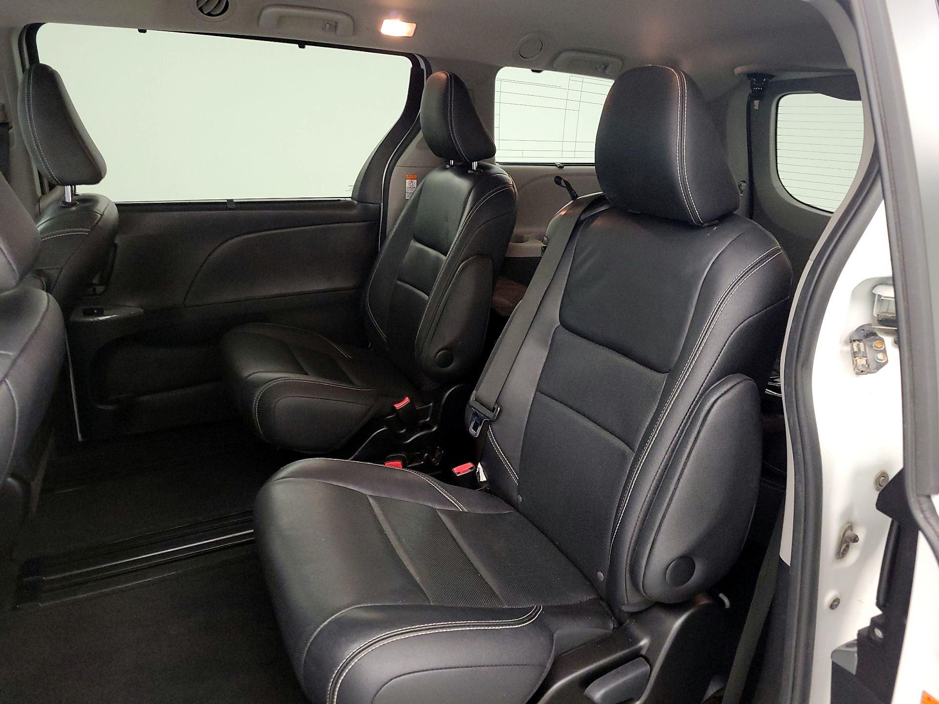 Thumbnail: 2015 Toyota Sienna - 20