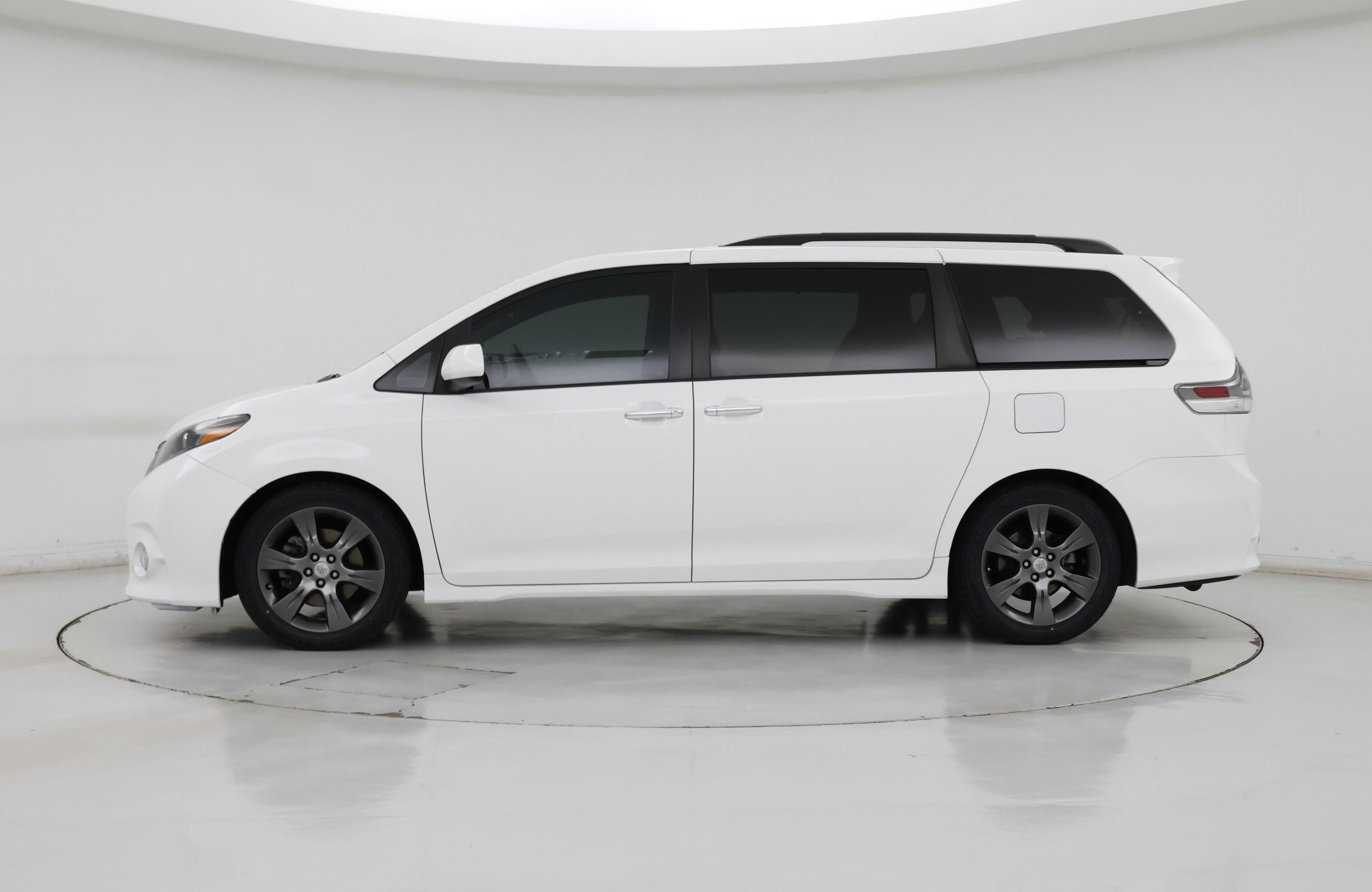 Thumbnail: 2015 Toyota Sienna - 3