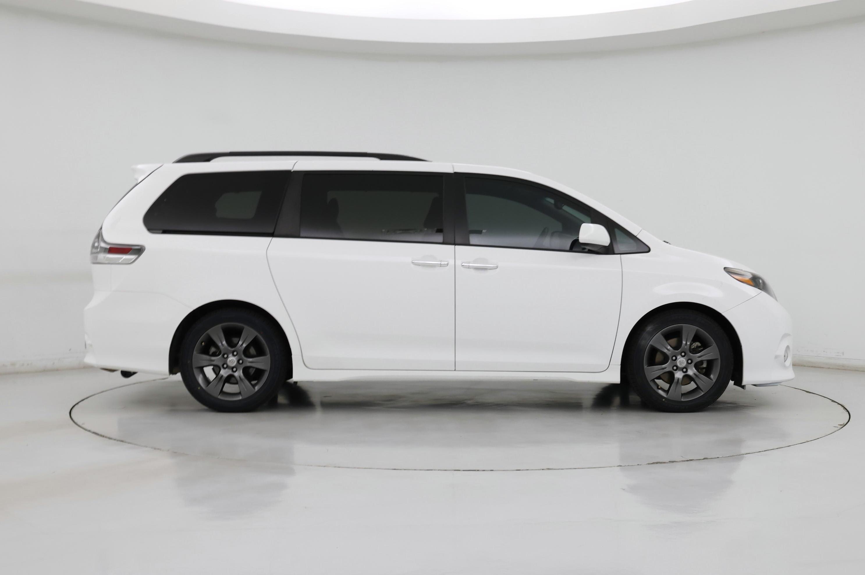 Thumbnail: 2015 Toyota Sienna - 7