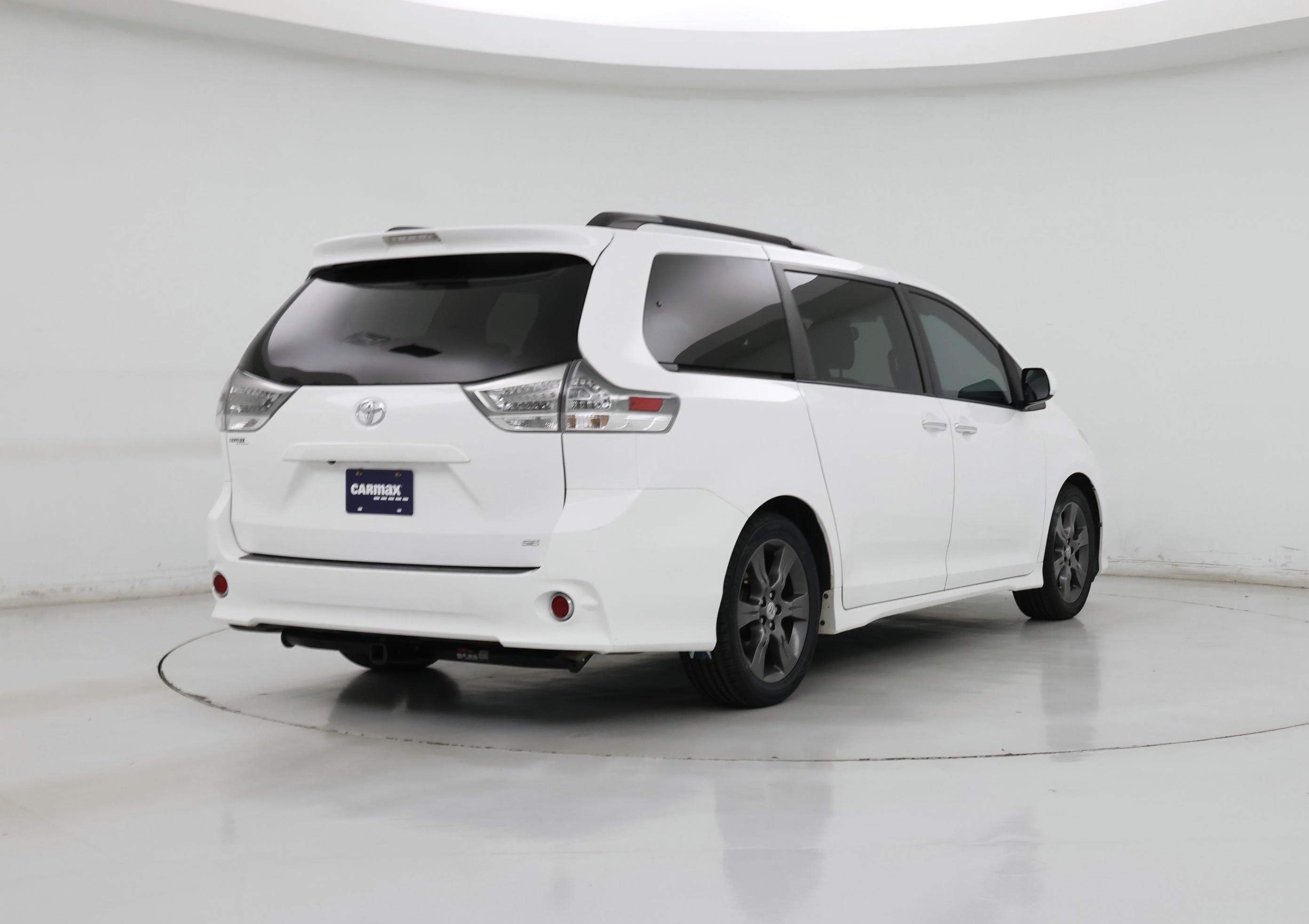 Thumbnail: 2015 Toyota Sienna - 8