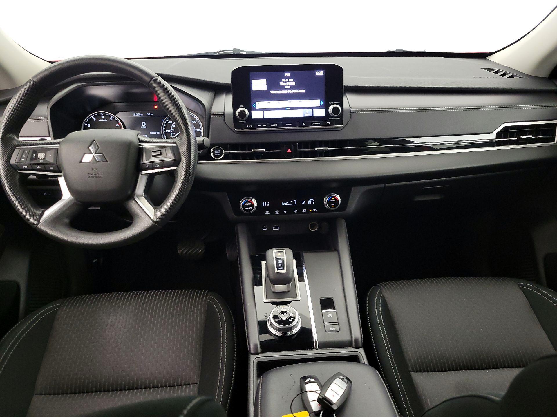 Thumbnail: 2024 Mitsubishi Outlander - 9