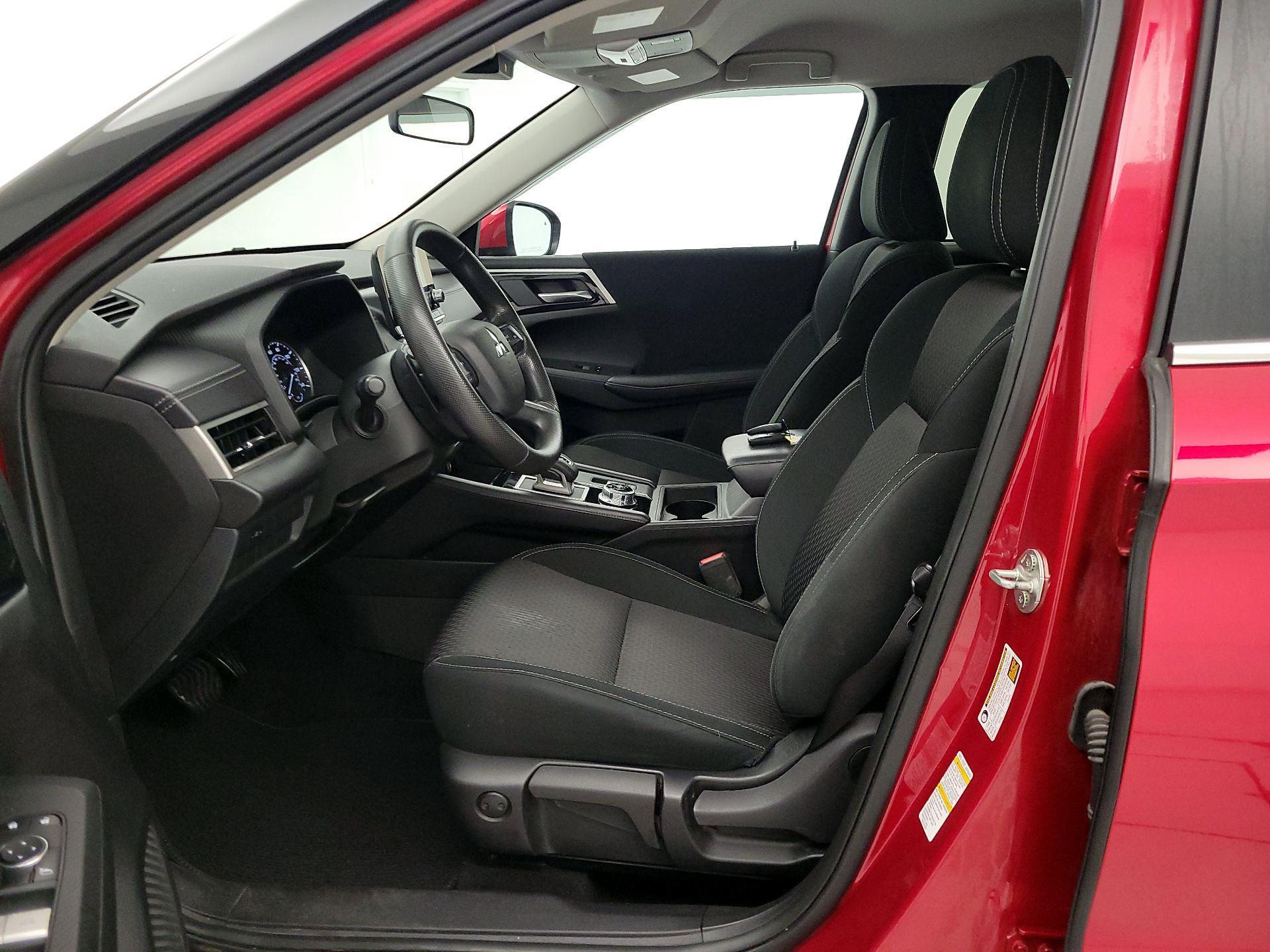 Thumbnail: 2024 Mitsubishi Outlander - 11