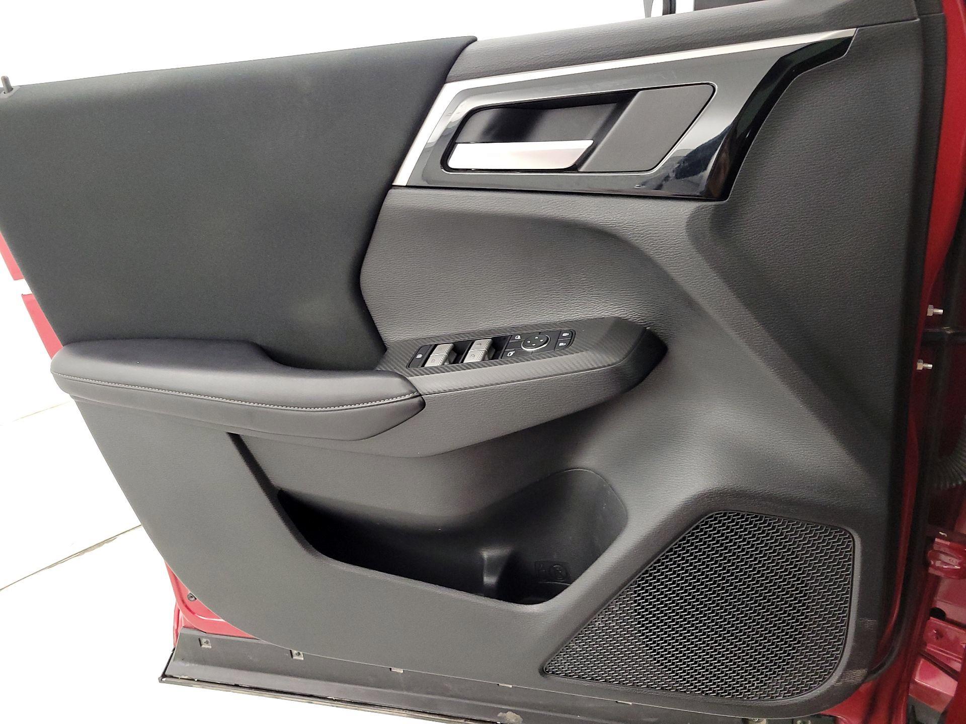 Thumbnail: 2024 Mitsubishi Outlander - 12