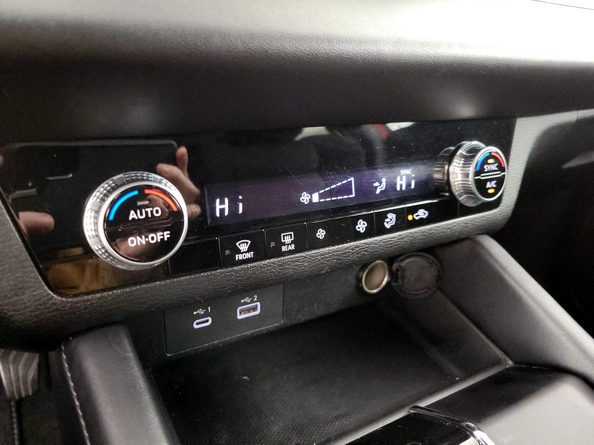 Thumbnail: 2024 Mitsubishi Outlander - 16