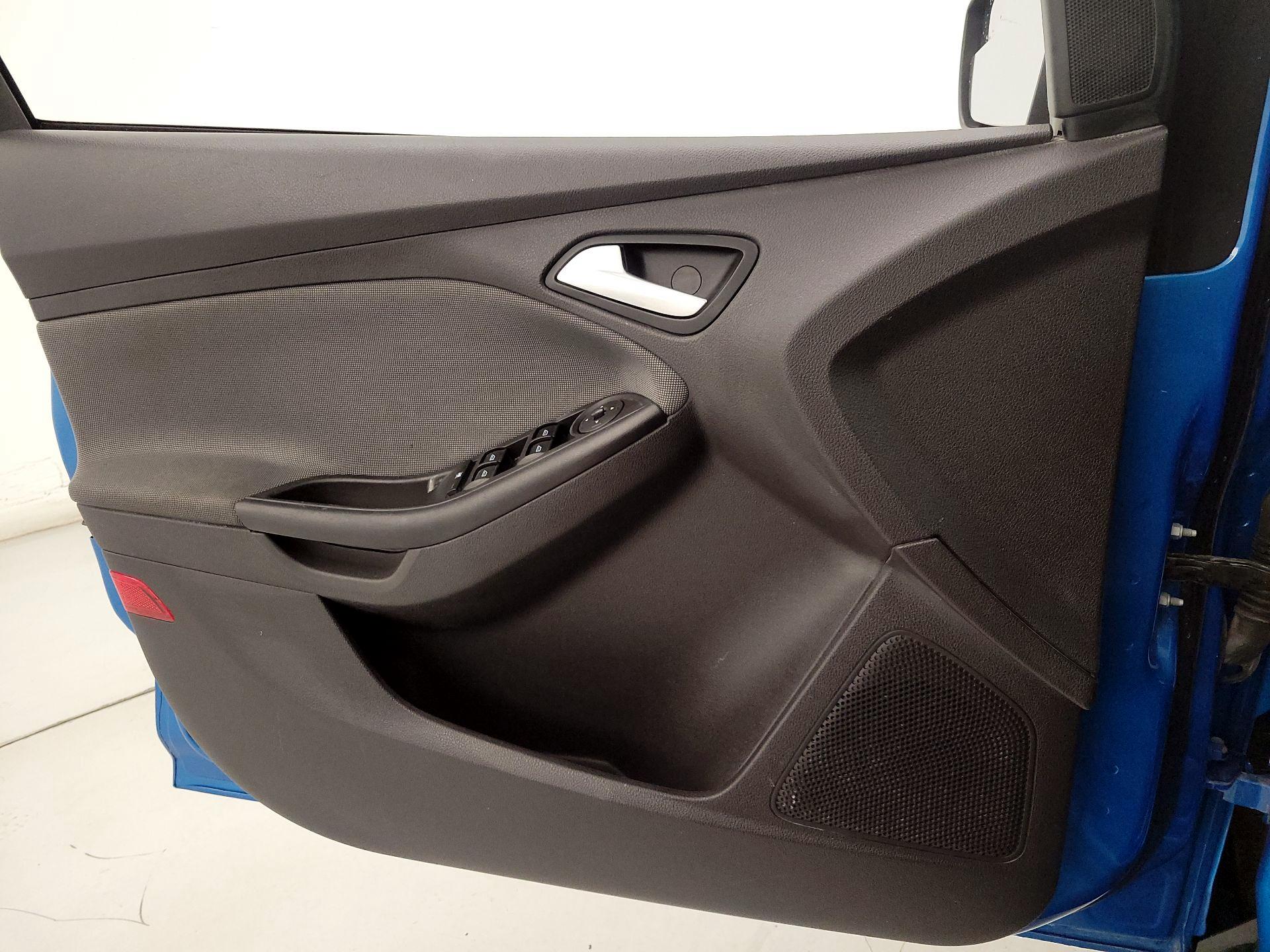 Thumbnail: 2014 Ford Focus - 12