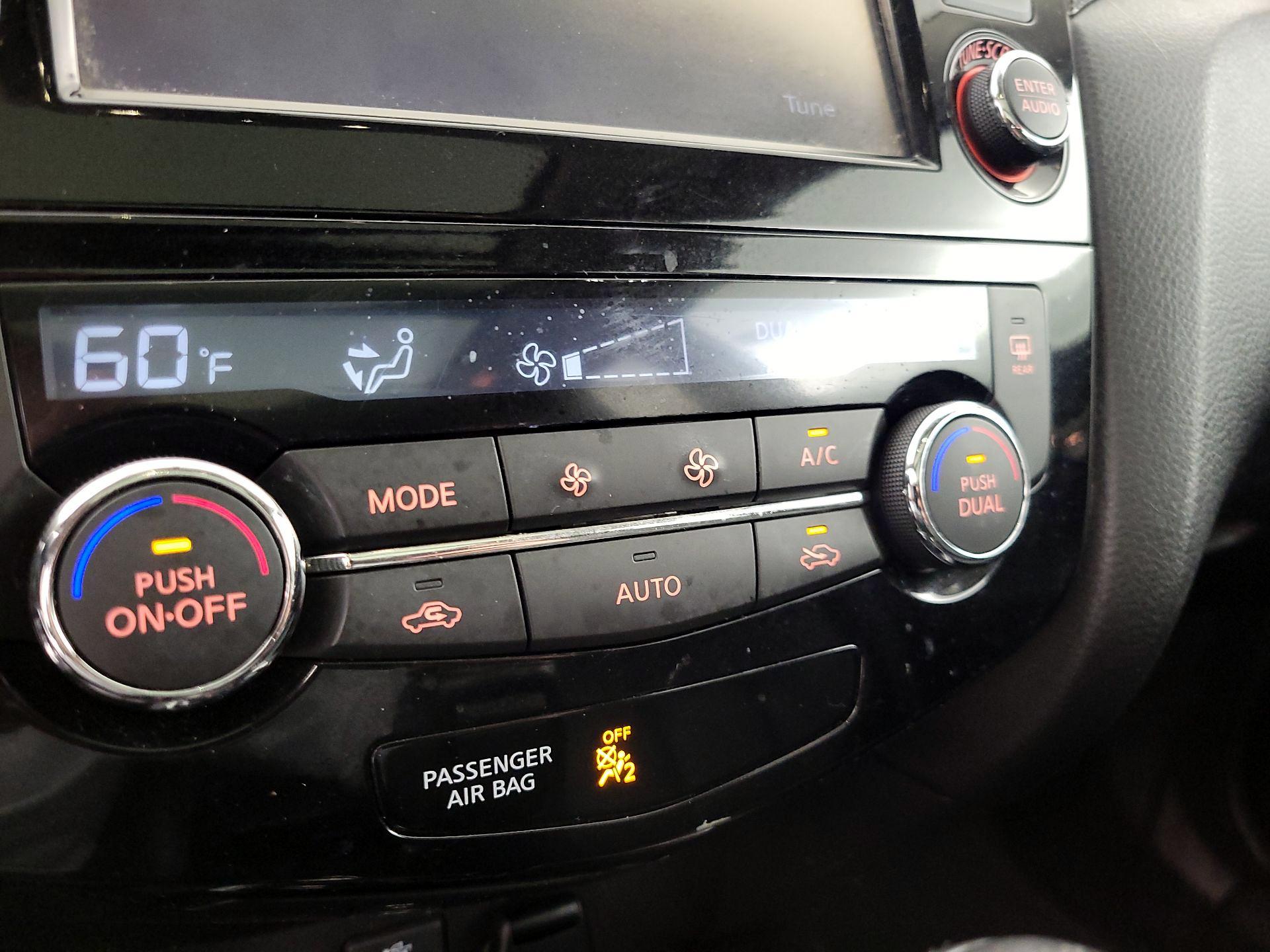 Thumbnail: 2016 Nissan Rogue - 16