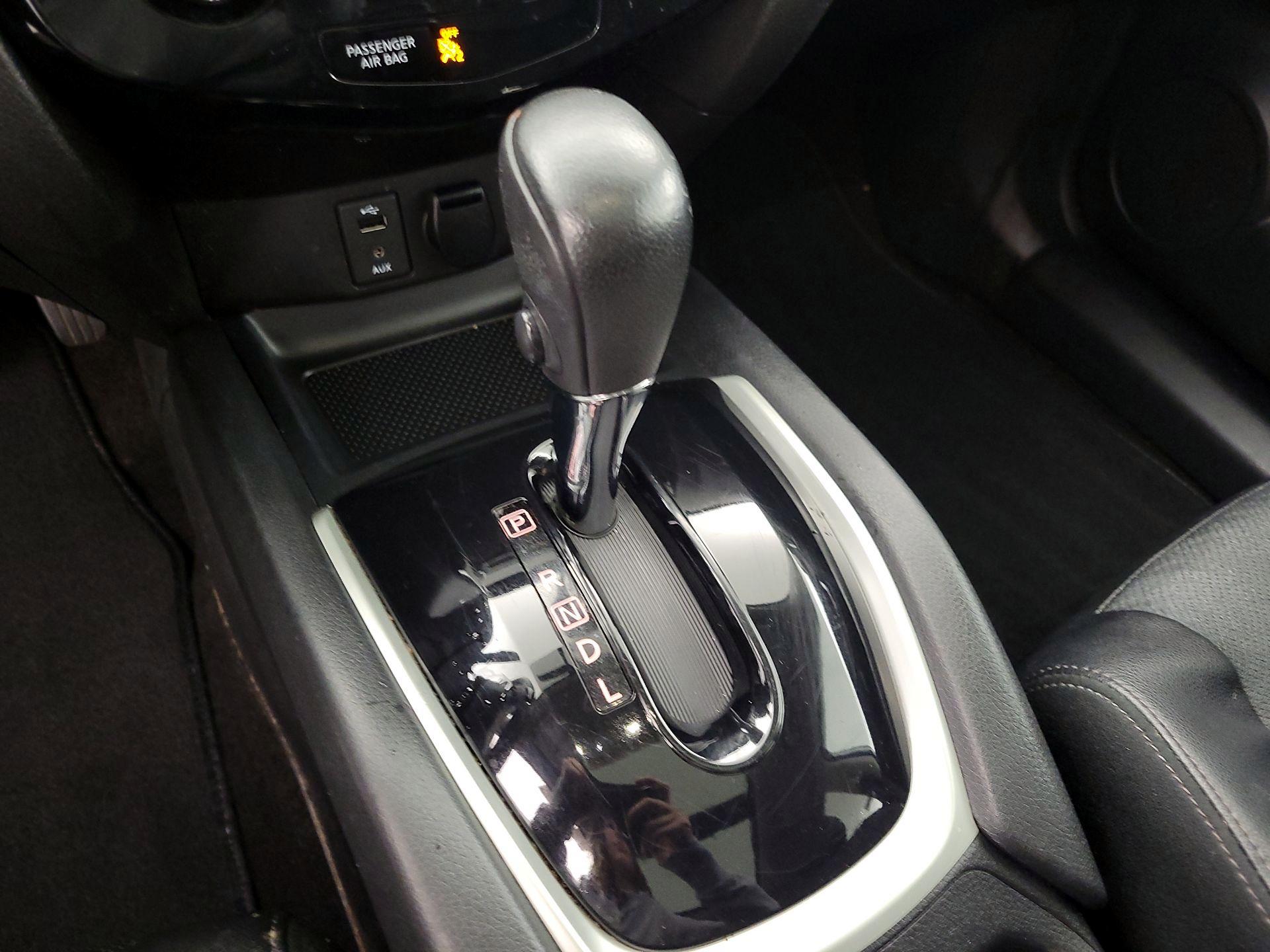 Thumbnail: 2016 Nissan Rogue - 17
