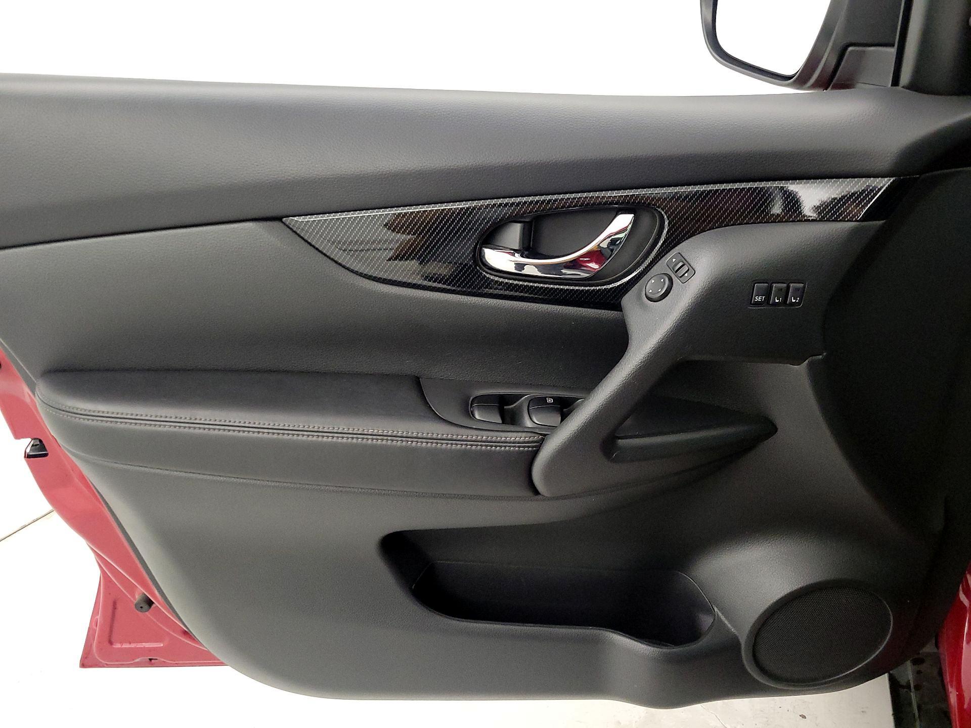 Thumbnail: 2017 Nissan Rogue - 12