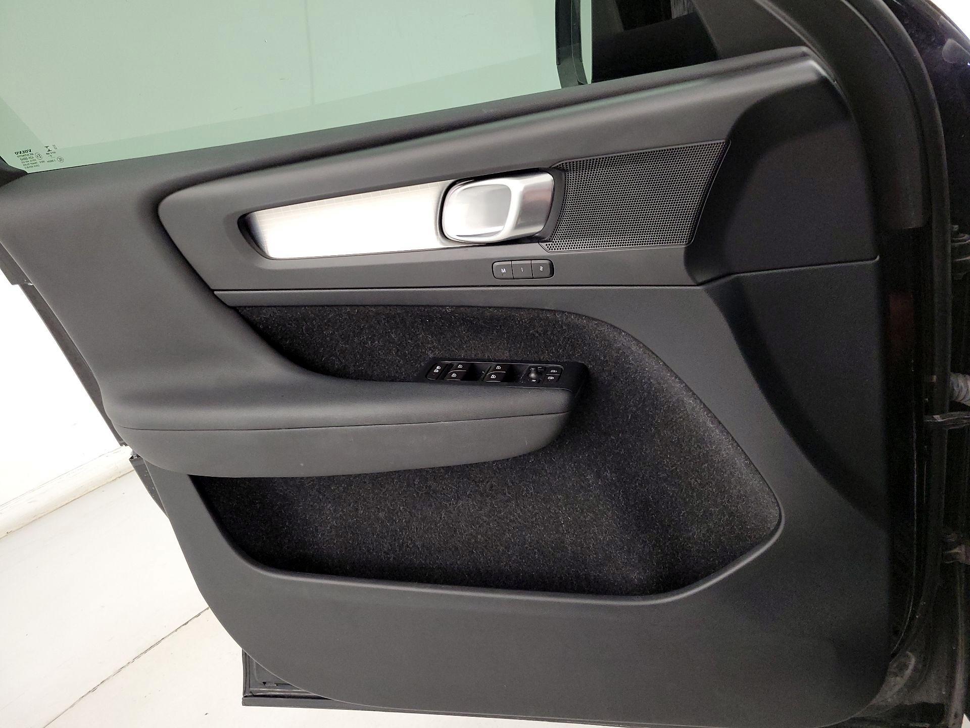 Thumbnail: 2019 Volvo XC40 - 12