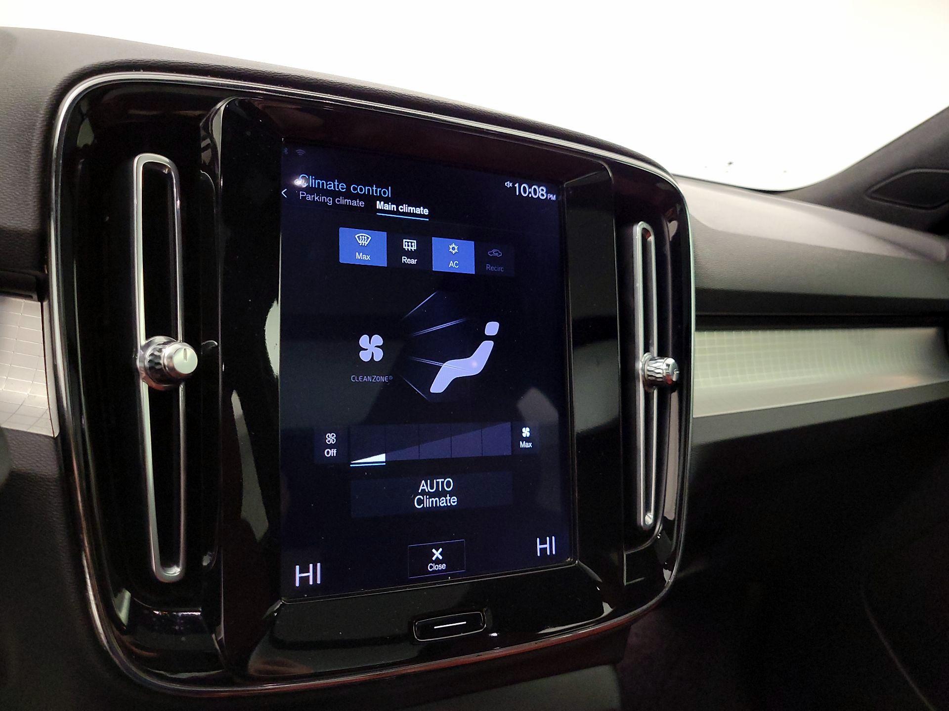 Thumbnail: 2019 Volvo XC40 - 16