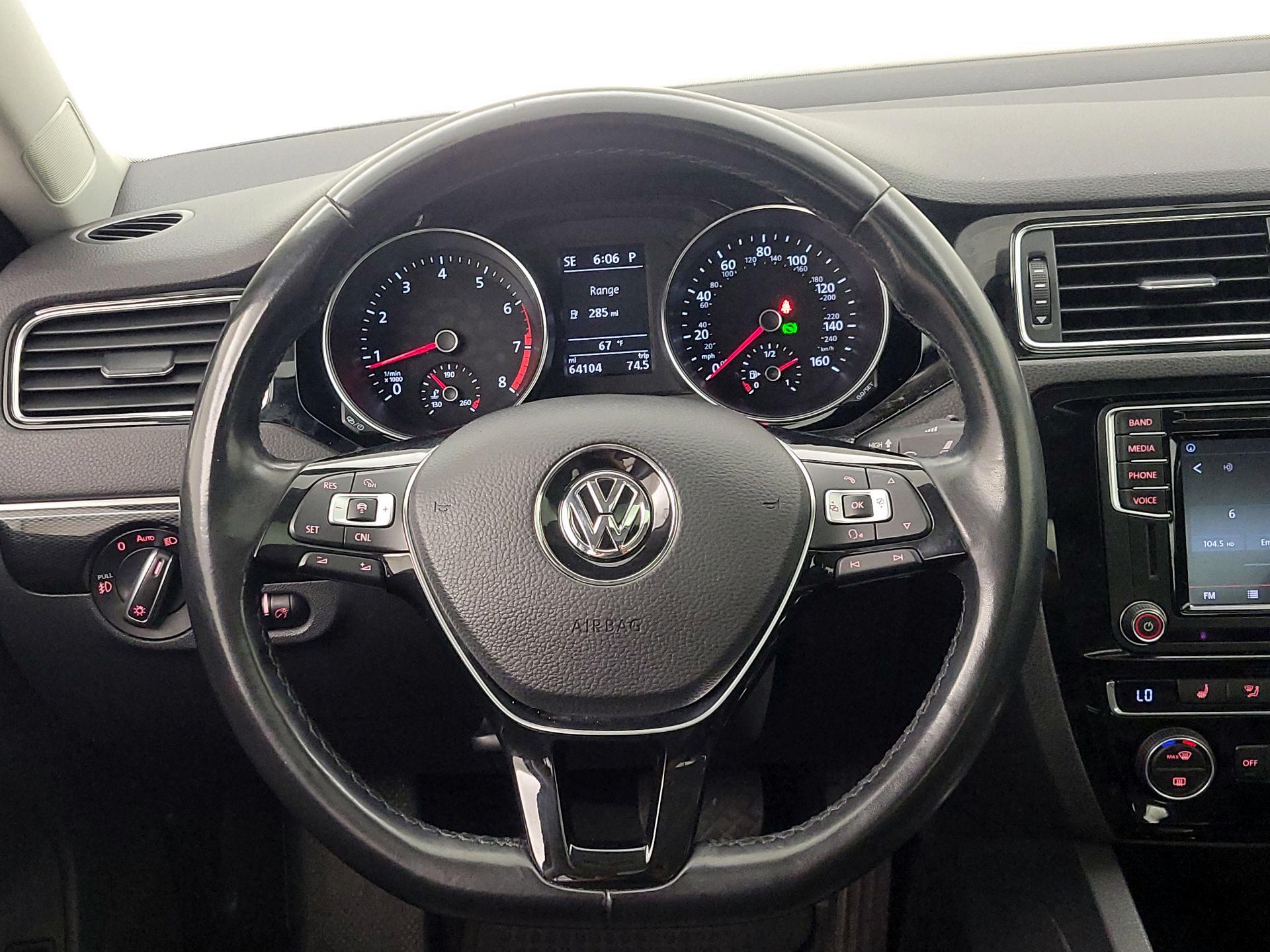 Thumbnail: 2017 Volkswagen Jetta - 10