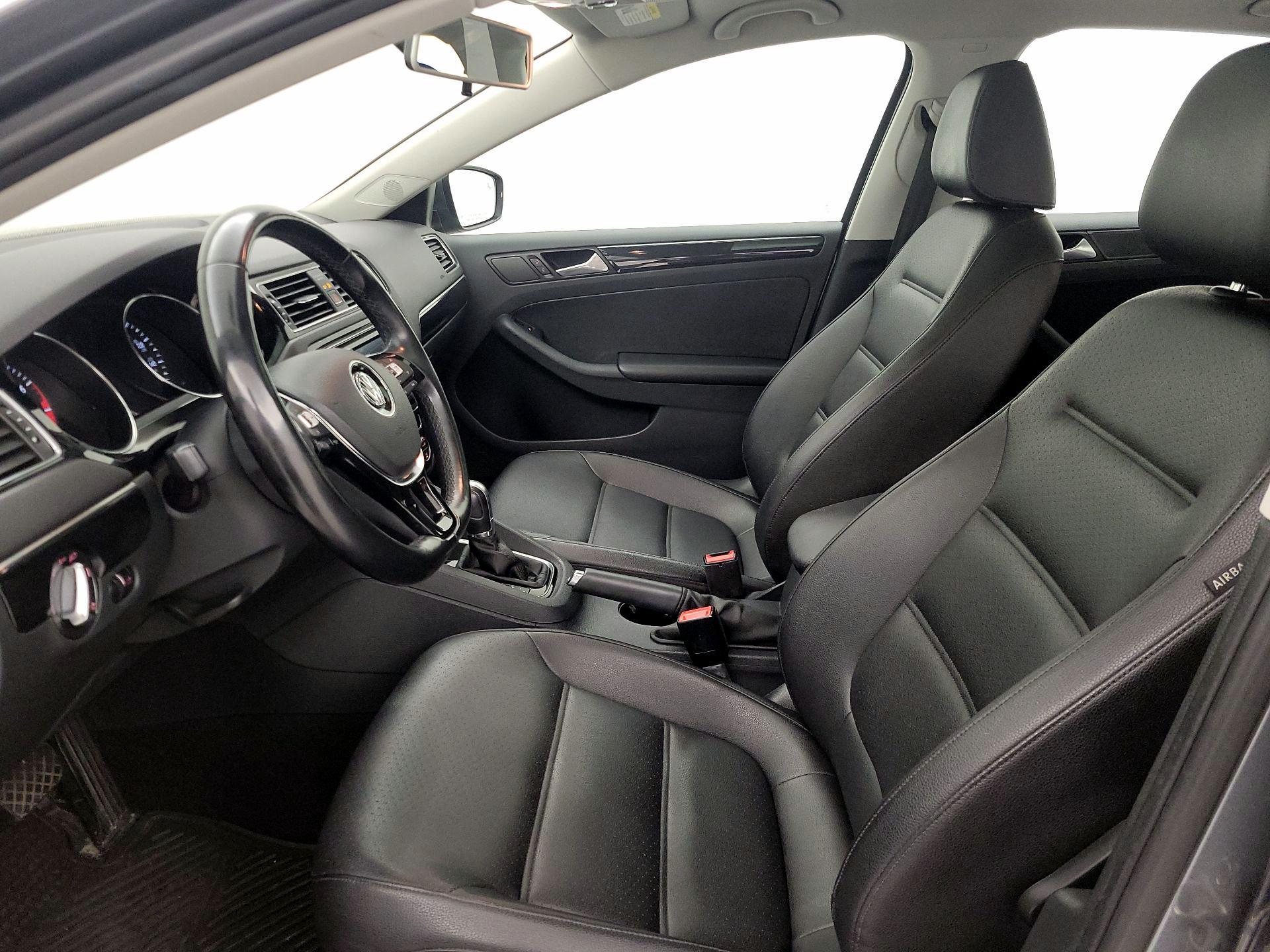 Thumbnail: 2017 Volkswagen Jetta - 11