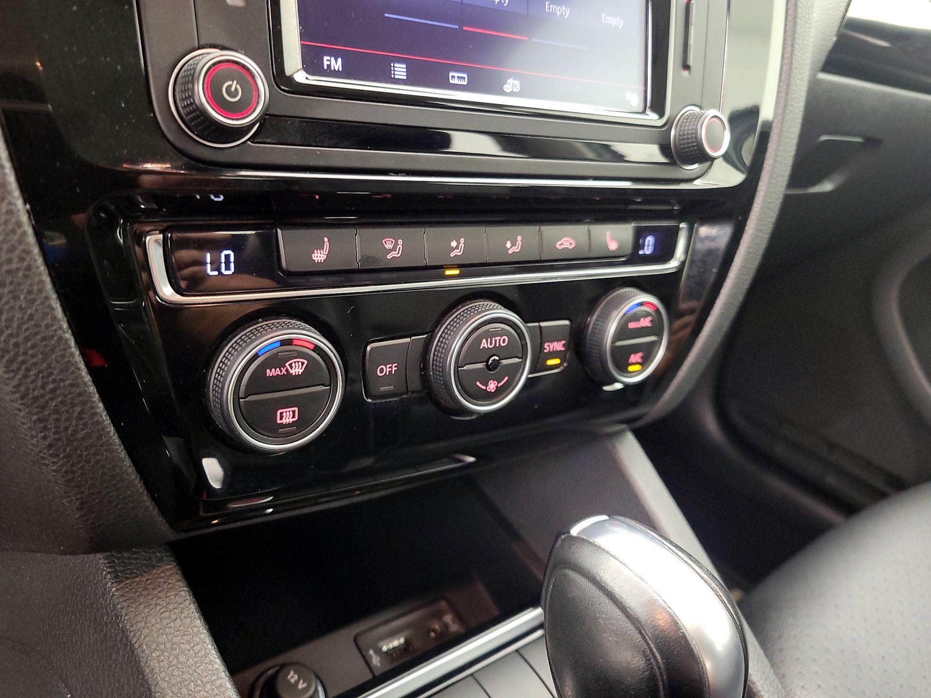 Thumbnail: 2017 Volkswagen Jetta - 17