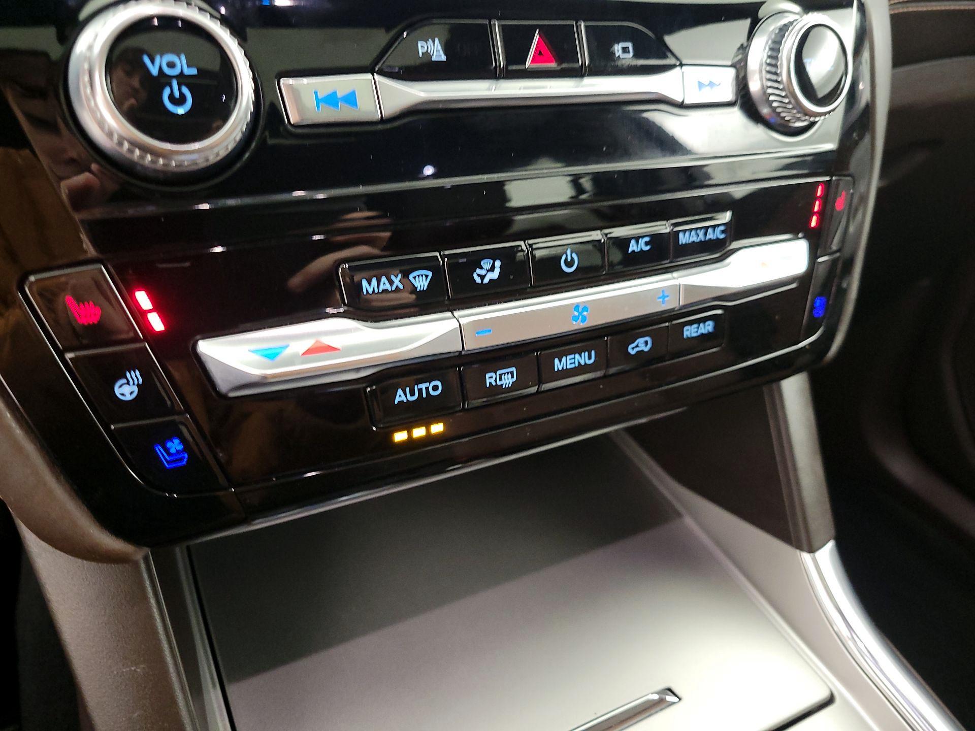 Thumbnail: 2022 Ford Explorer - 17