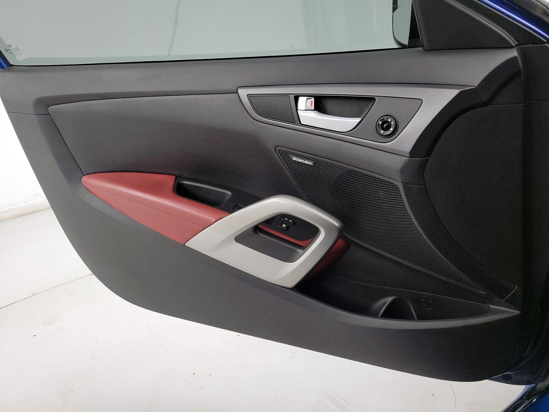 Thumbnail: 2015 Hyundai Veloster - 12