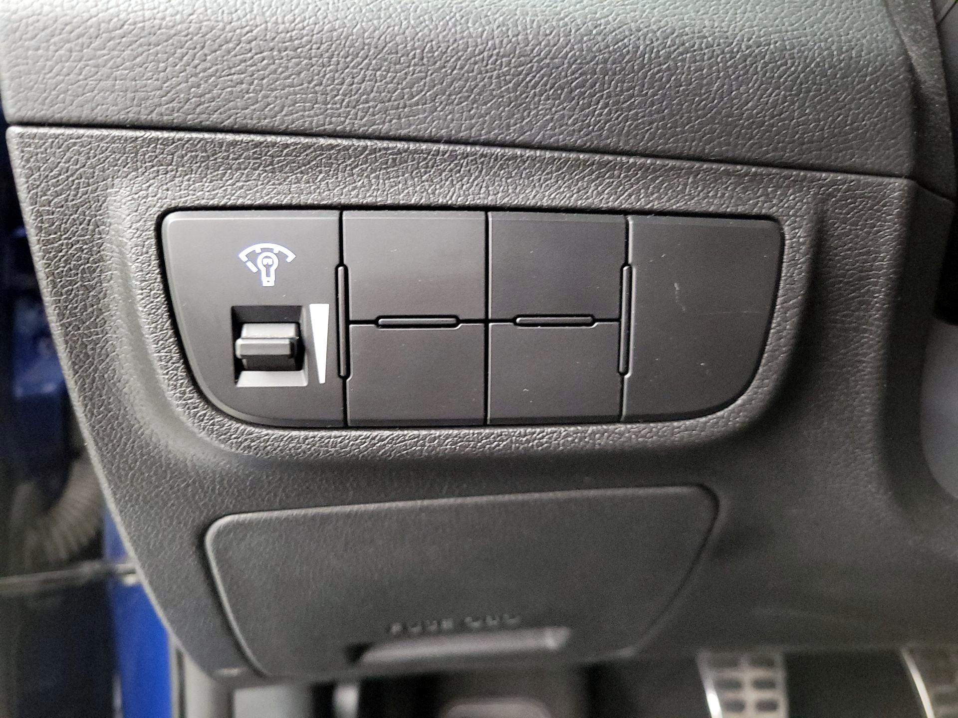 Thumbnail: 2015 Hyundai Veloster - 13