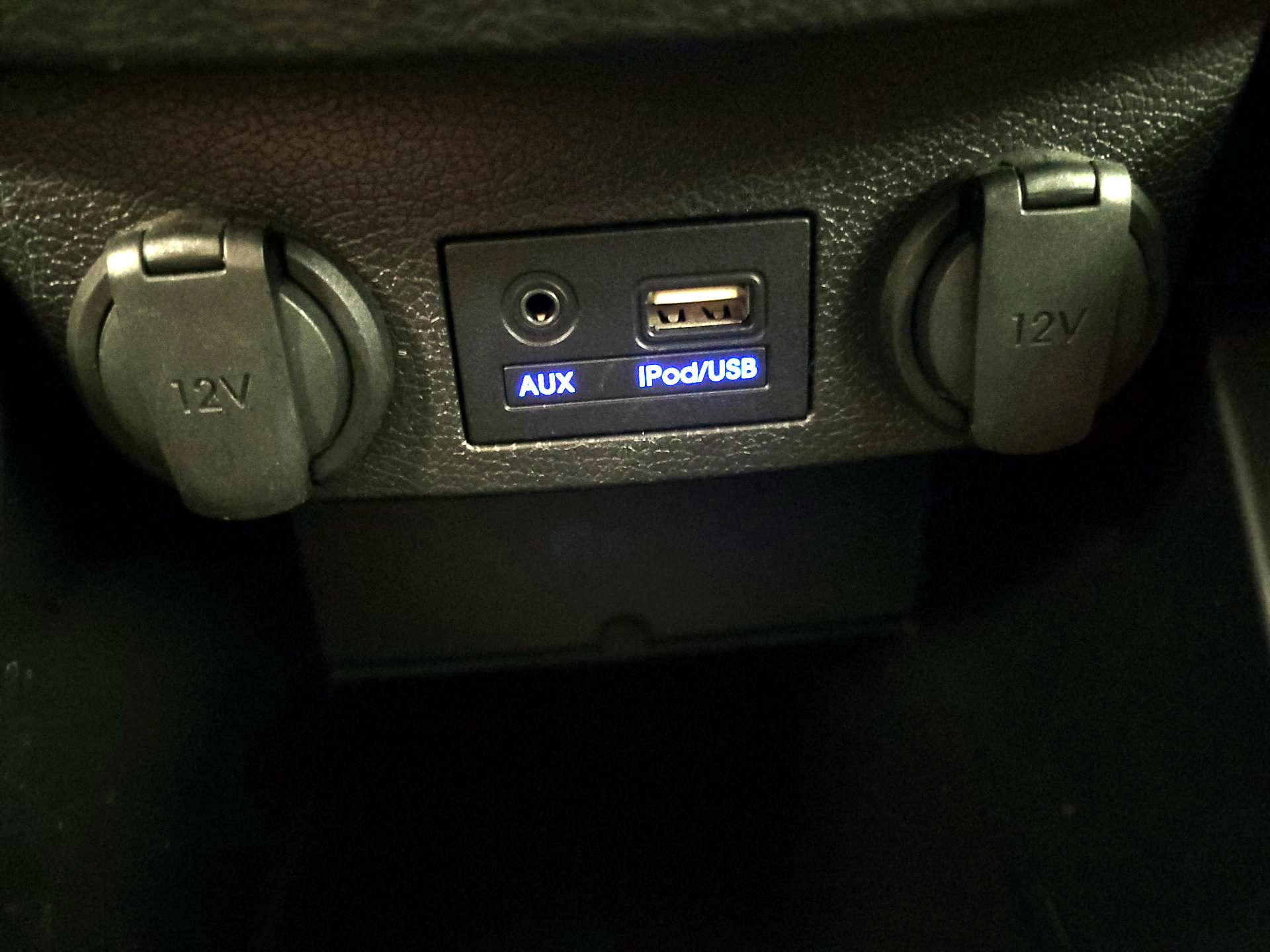 Thumbnail: 2015 Hyundai Veloster - 17