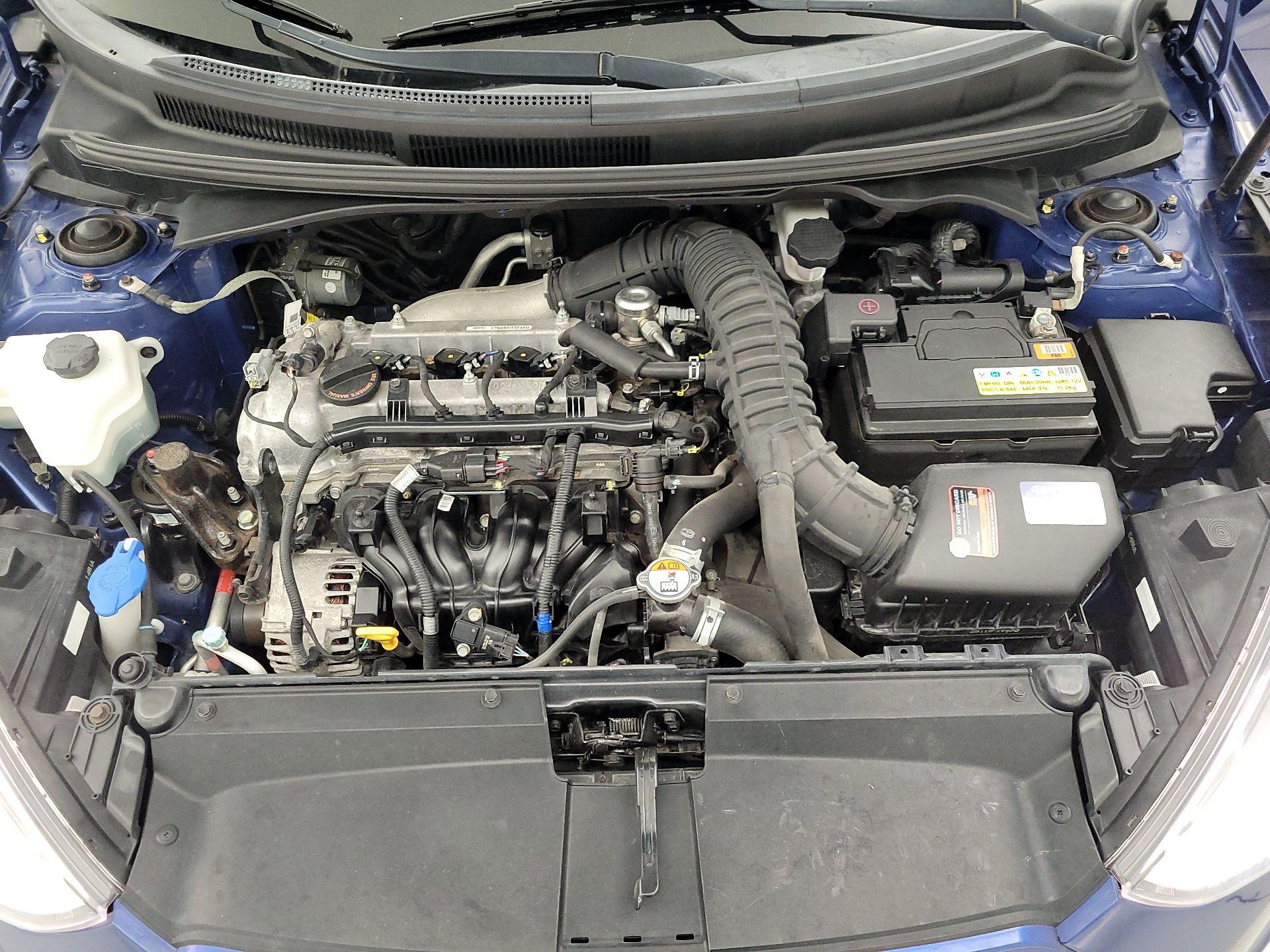 Thumbnail: 2015 Hyundai Veloster - 20