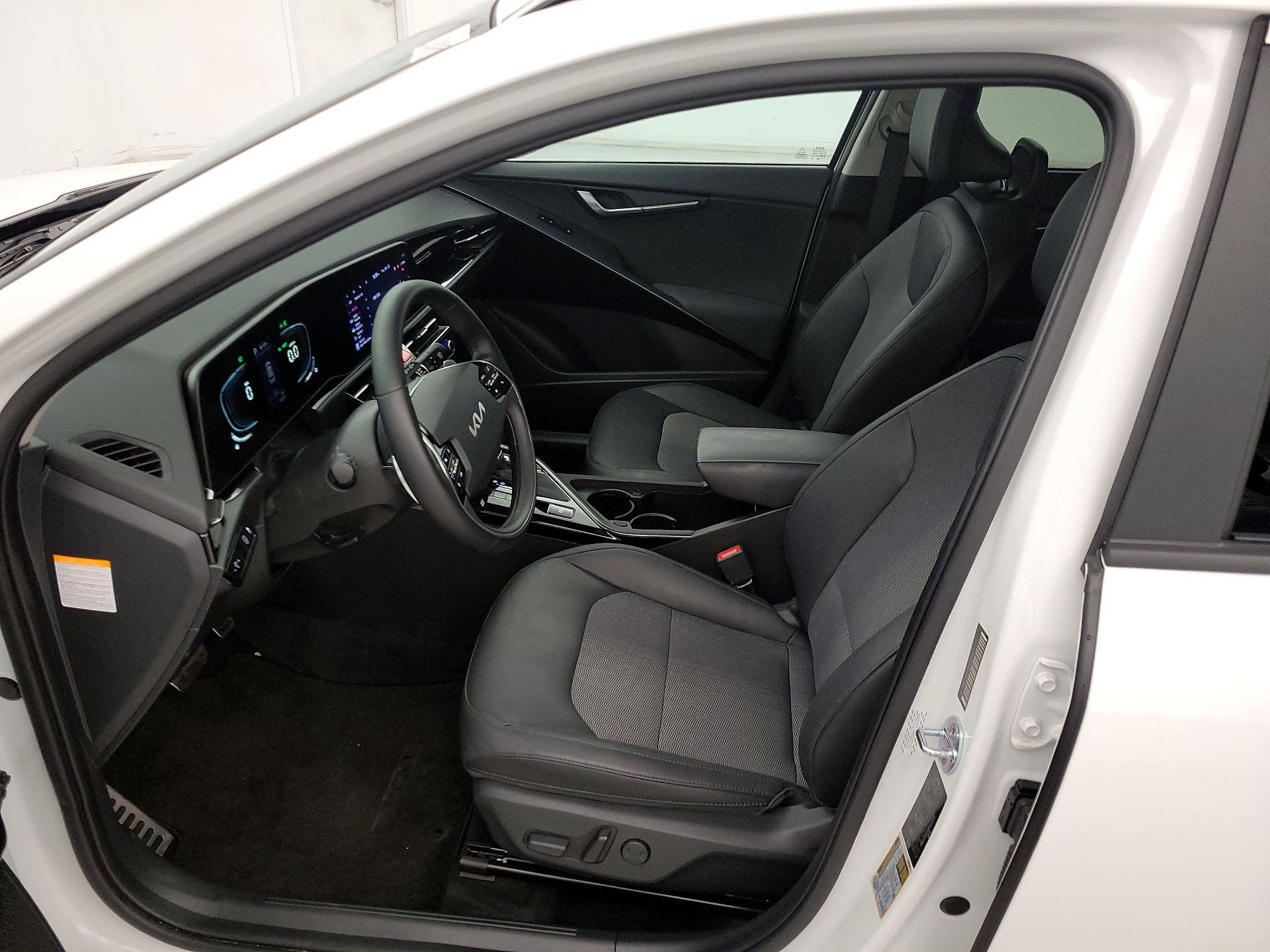 Thumbnail: 2023 Kia Niro - 11