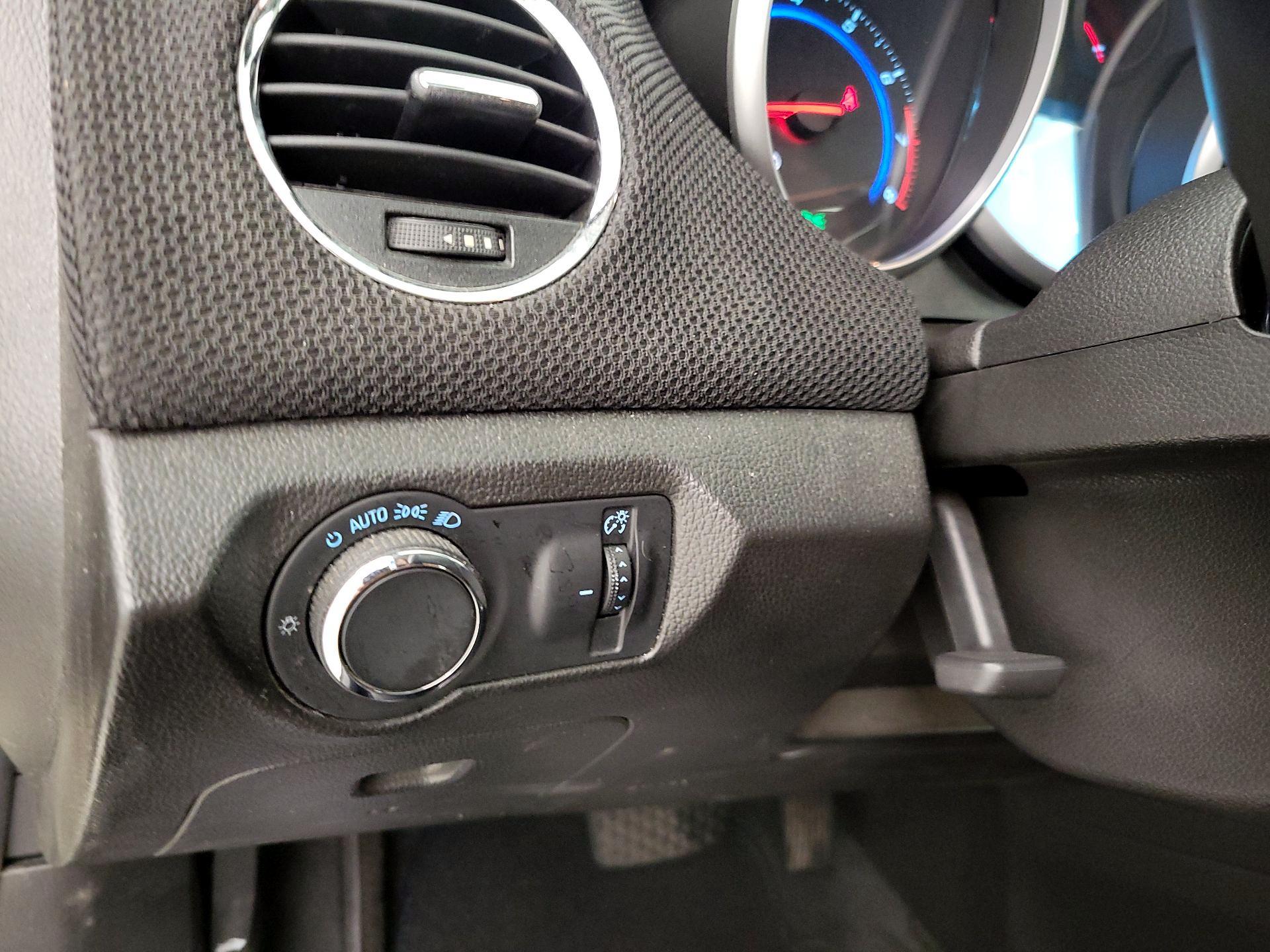 Thumbnail: 2015 Chevrolet Cruze - 13