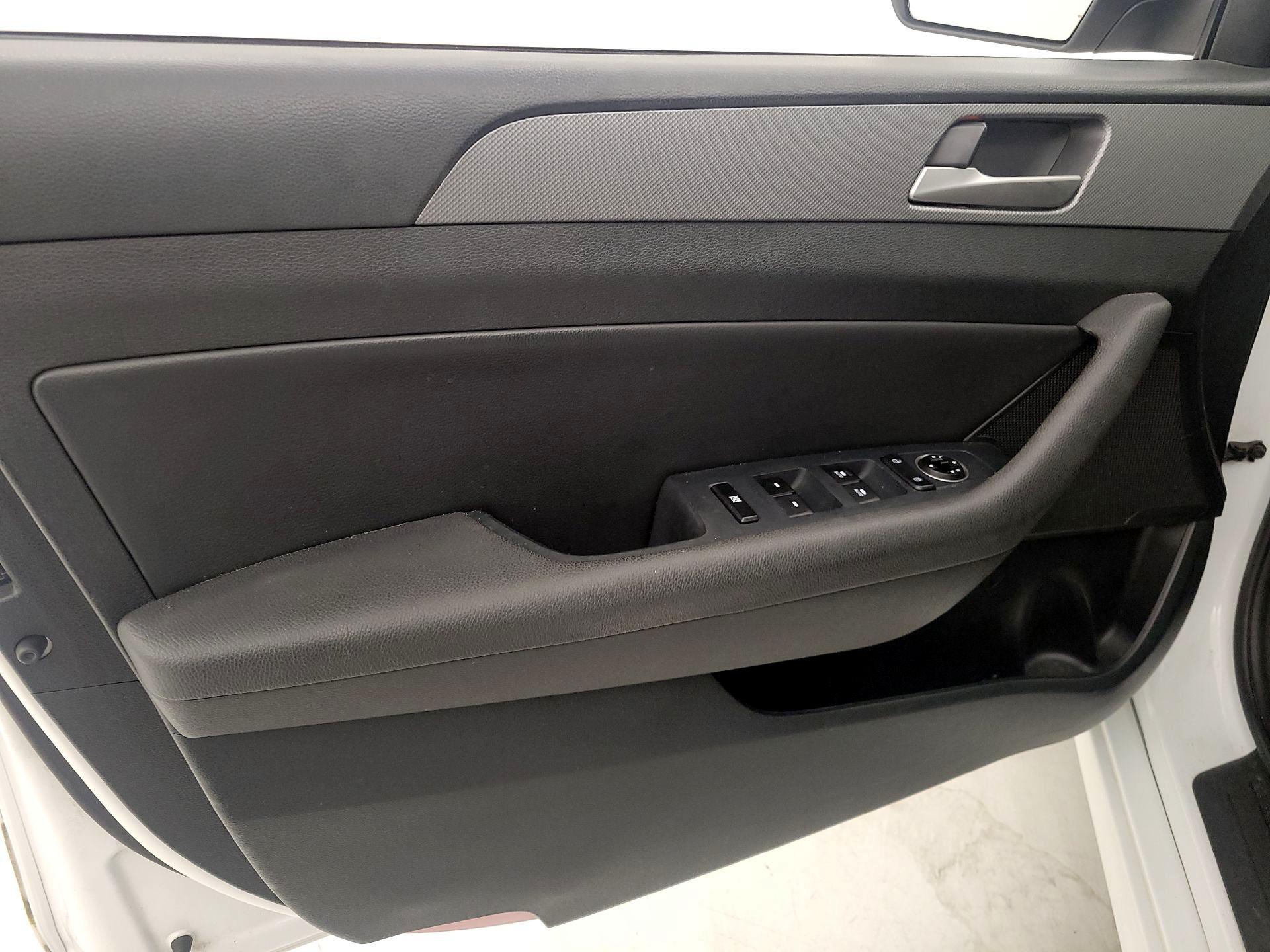 Thumbnail: 2019 Hyundai Sonata - 12