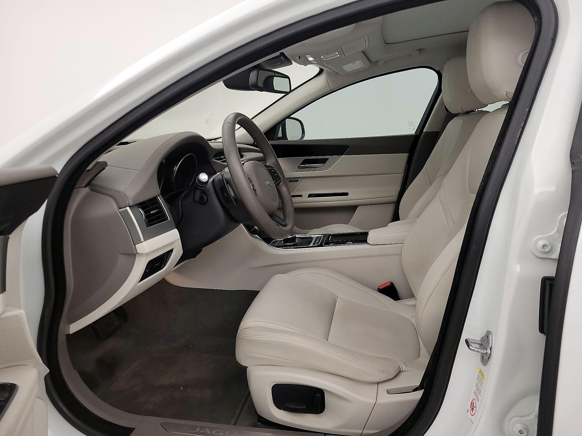 Thumbnail: 2017 Jaguar XF - 11