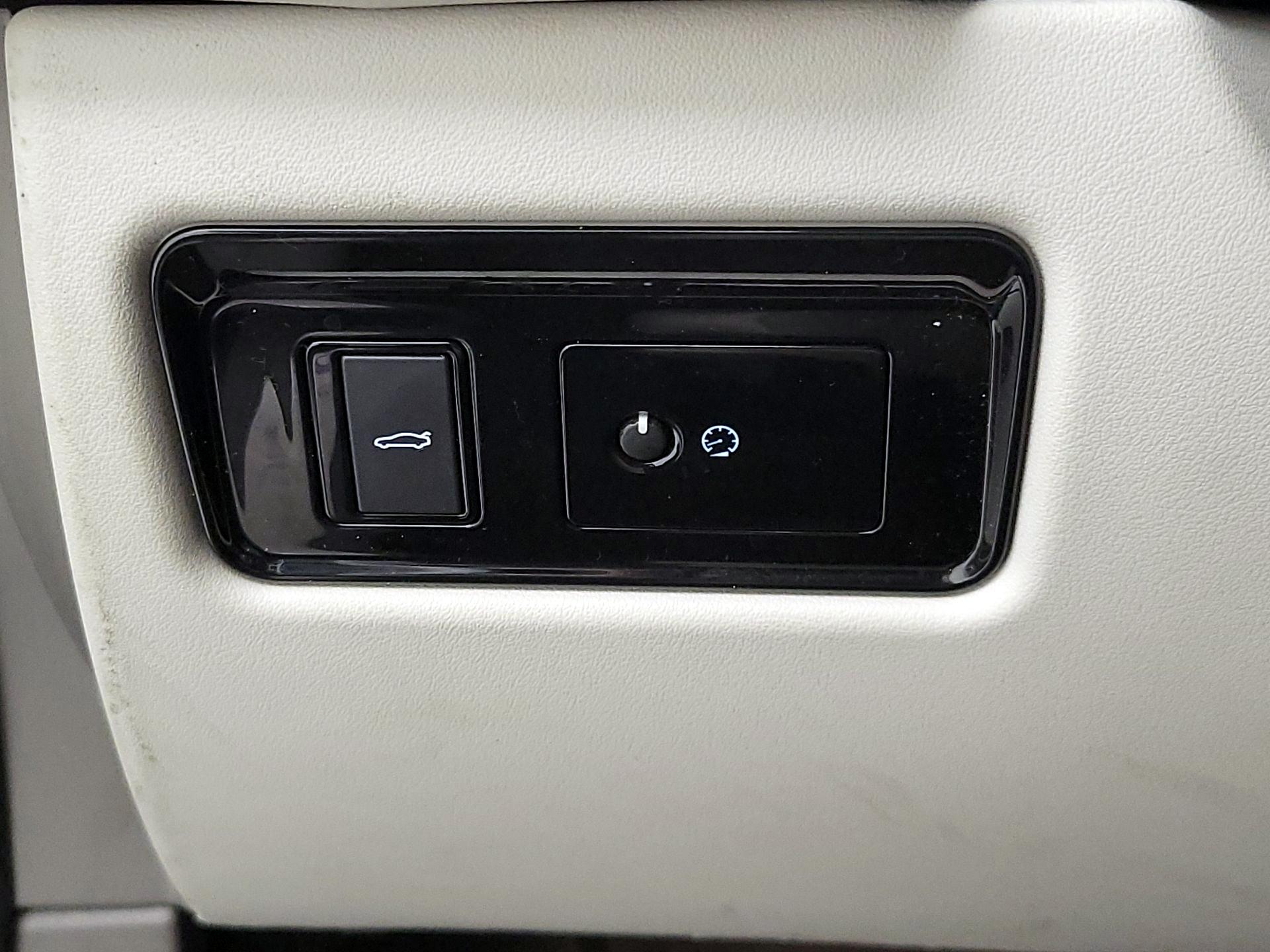 Thumbnail: 2017 Jaguar XF - 13