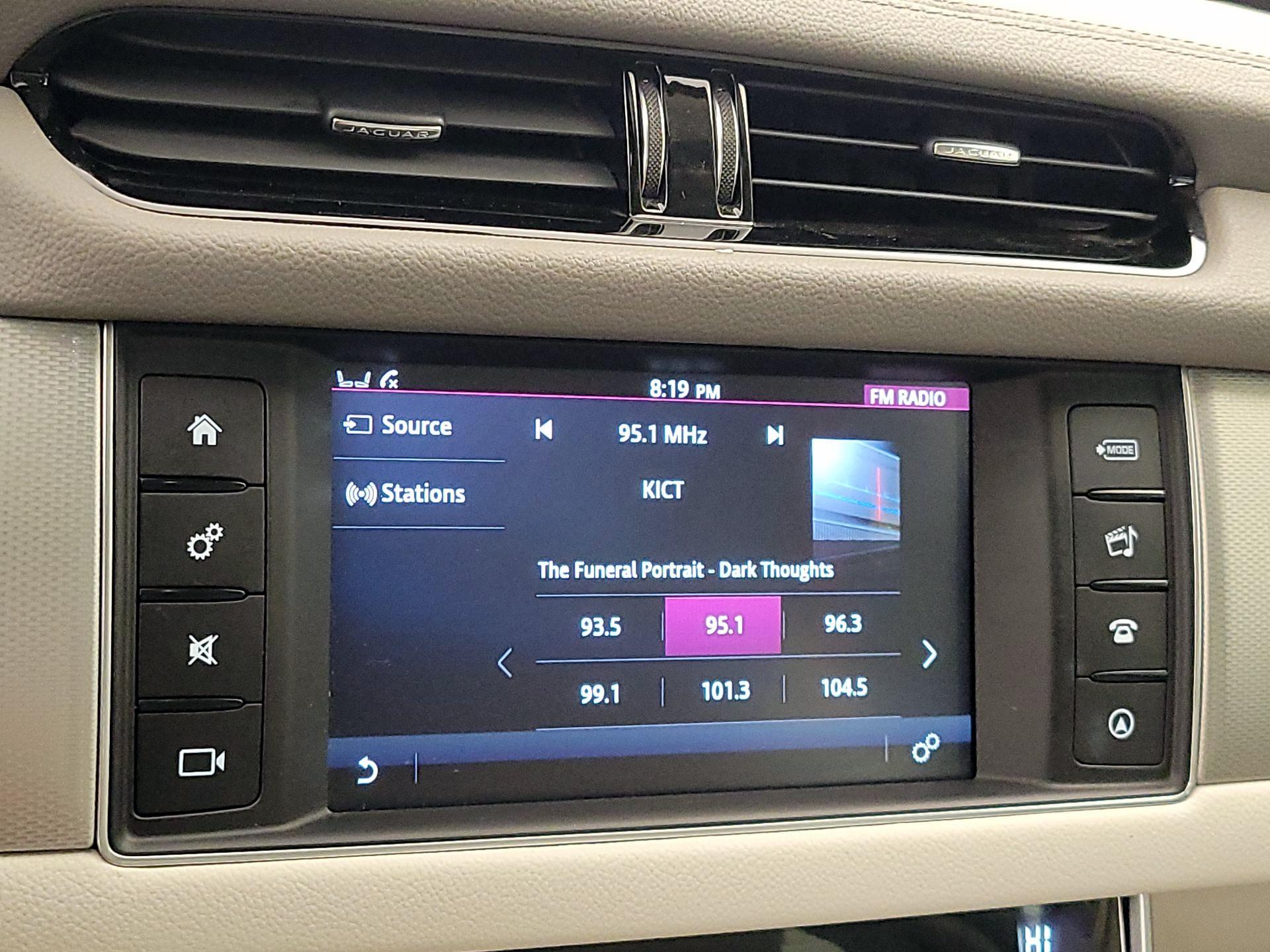 Thumbnail: 2017 Jaguar XF - 16