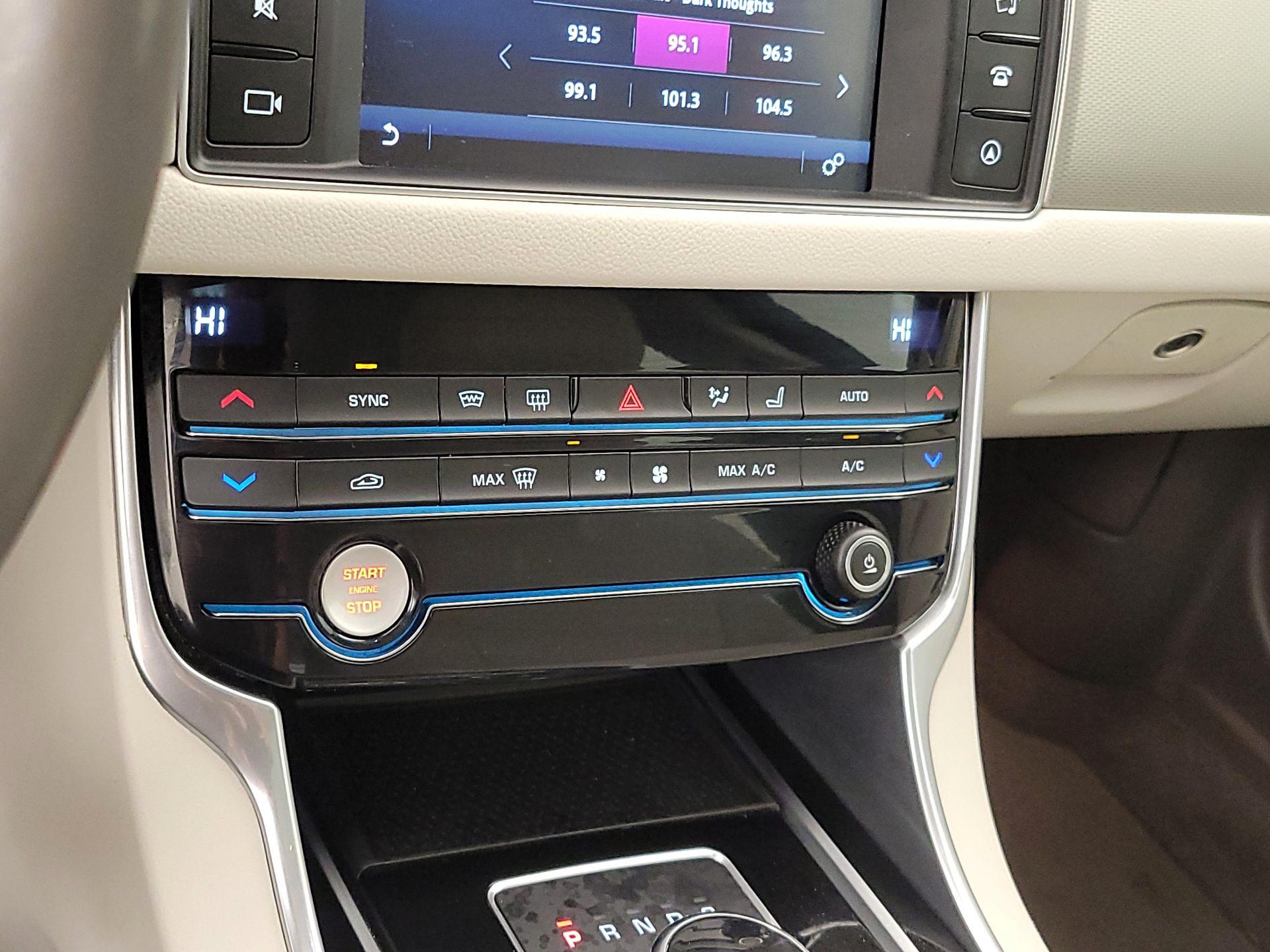 Thumbnail: 2017 Jaguar XF - 17