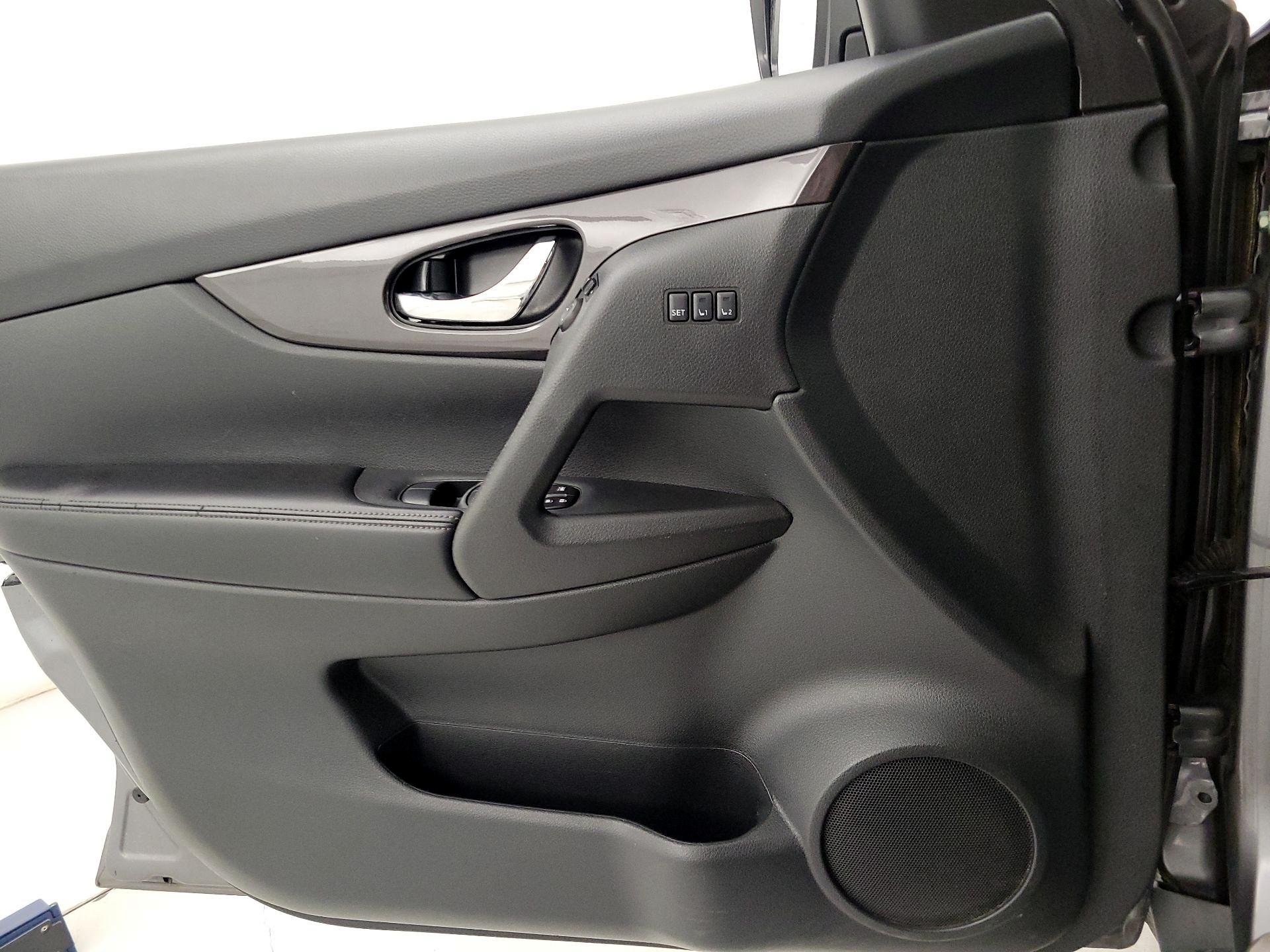 Thumbnail: 2019 Nissan Rogue - 12