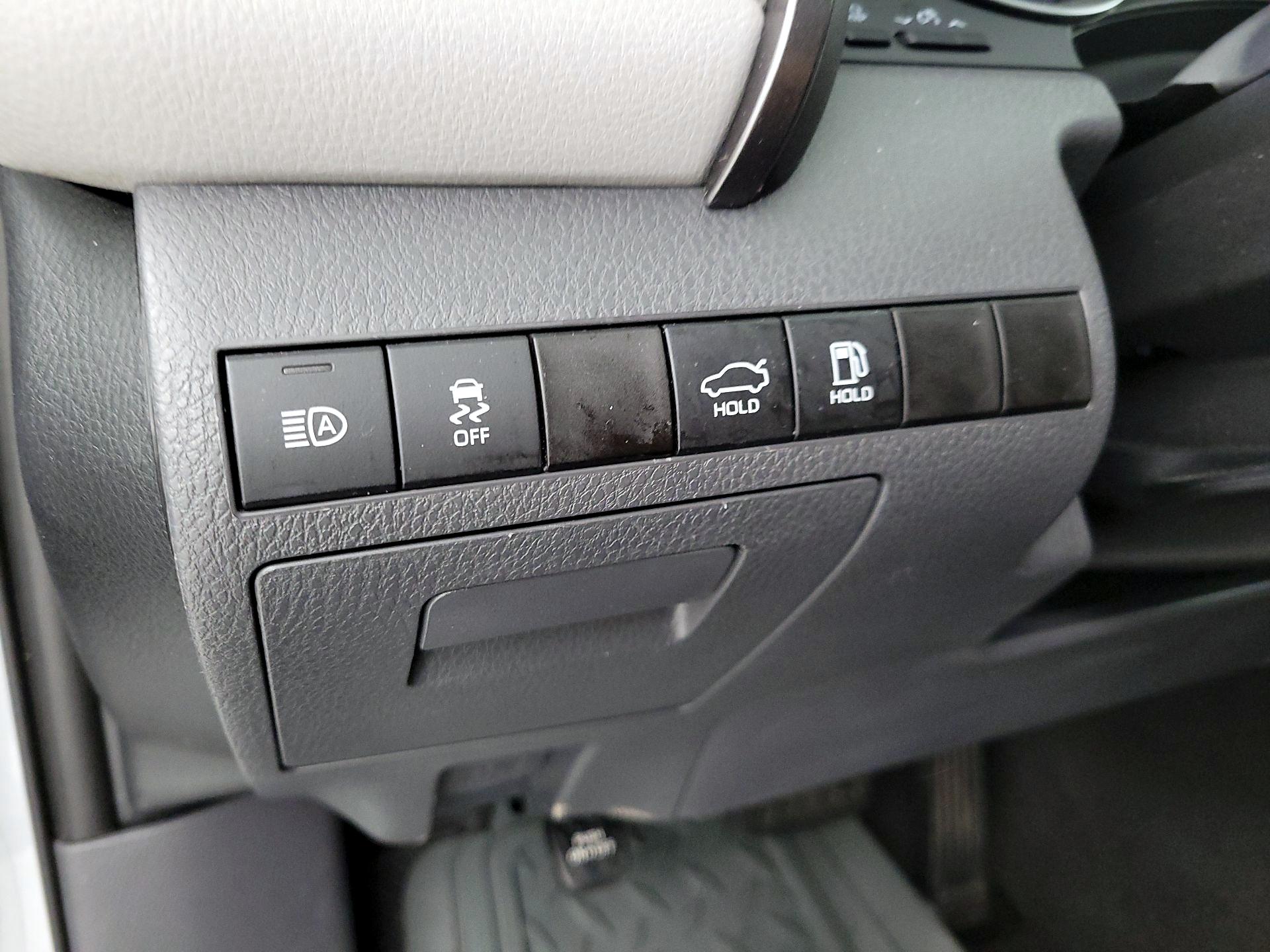 Thumbnail: 2021 Toyota Camry - 13