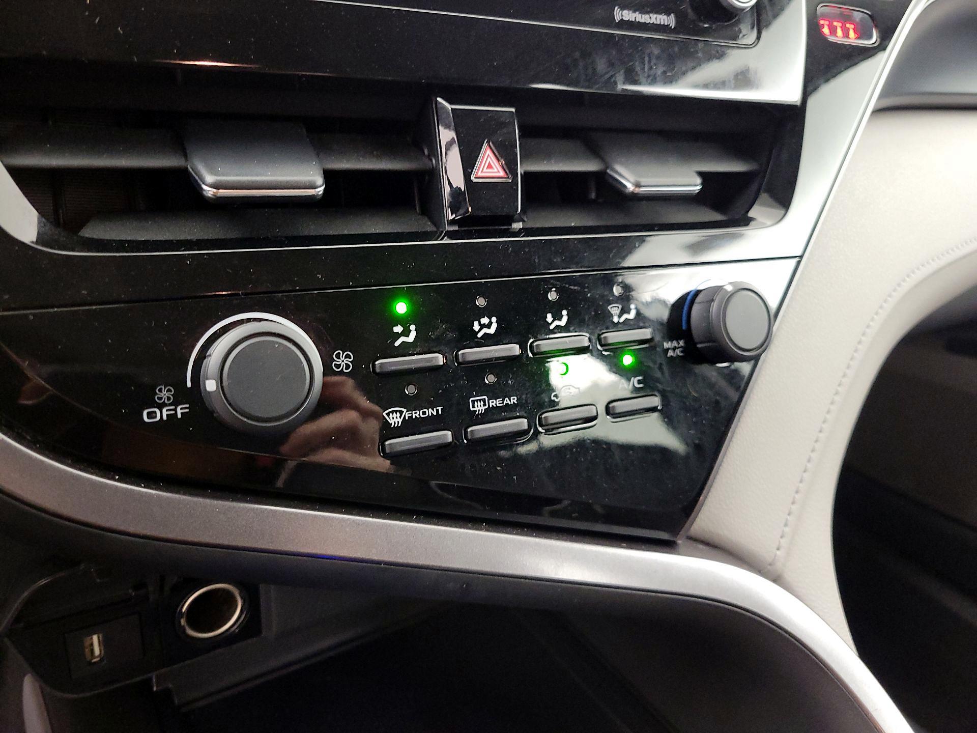 Thumbnail: 2021 Toyota Camry - 16