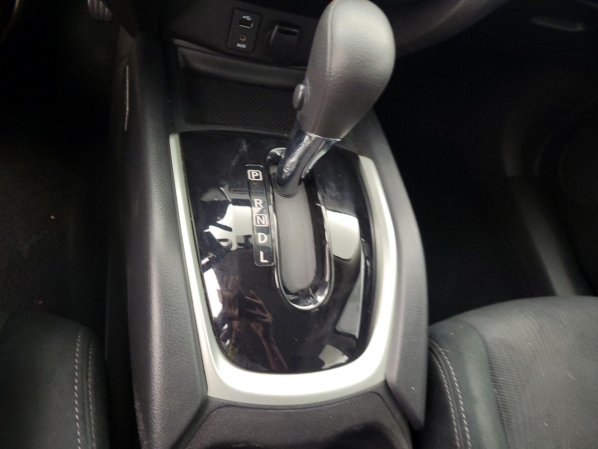 Thumbnail: 2016 Nissan Rogue - 17