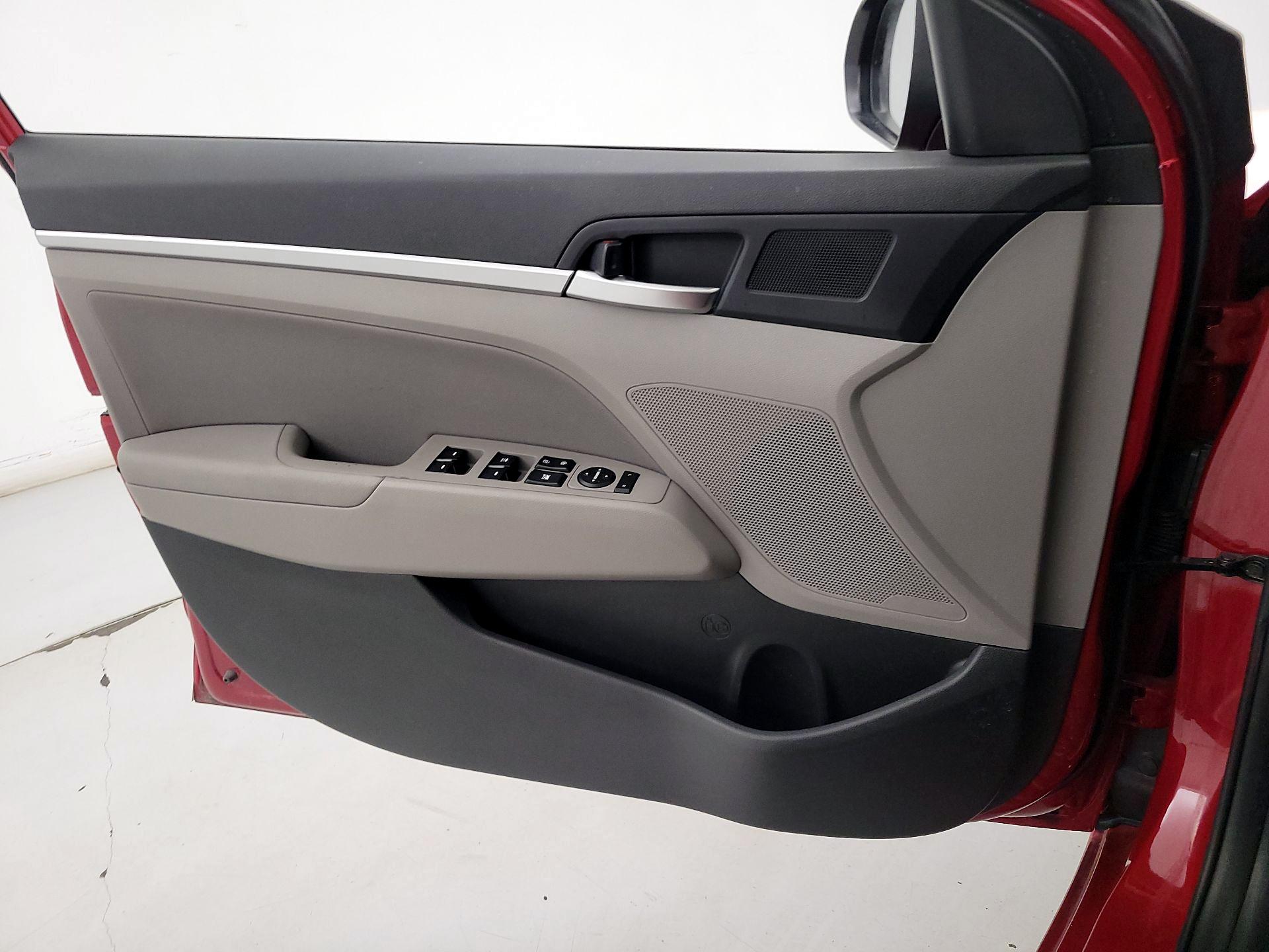 Thumbnail: 2020 Hyundai Elantra - 12