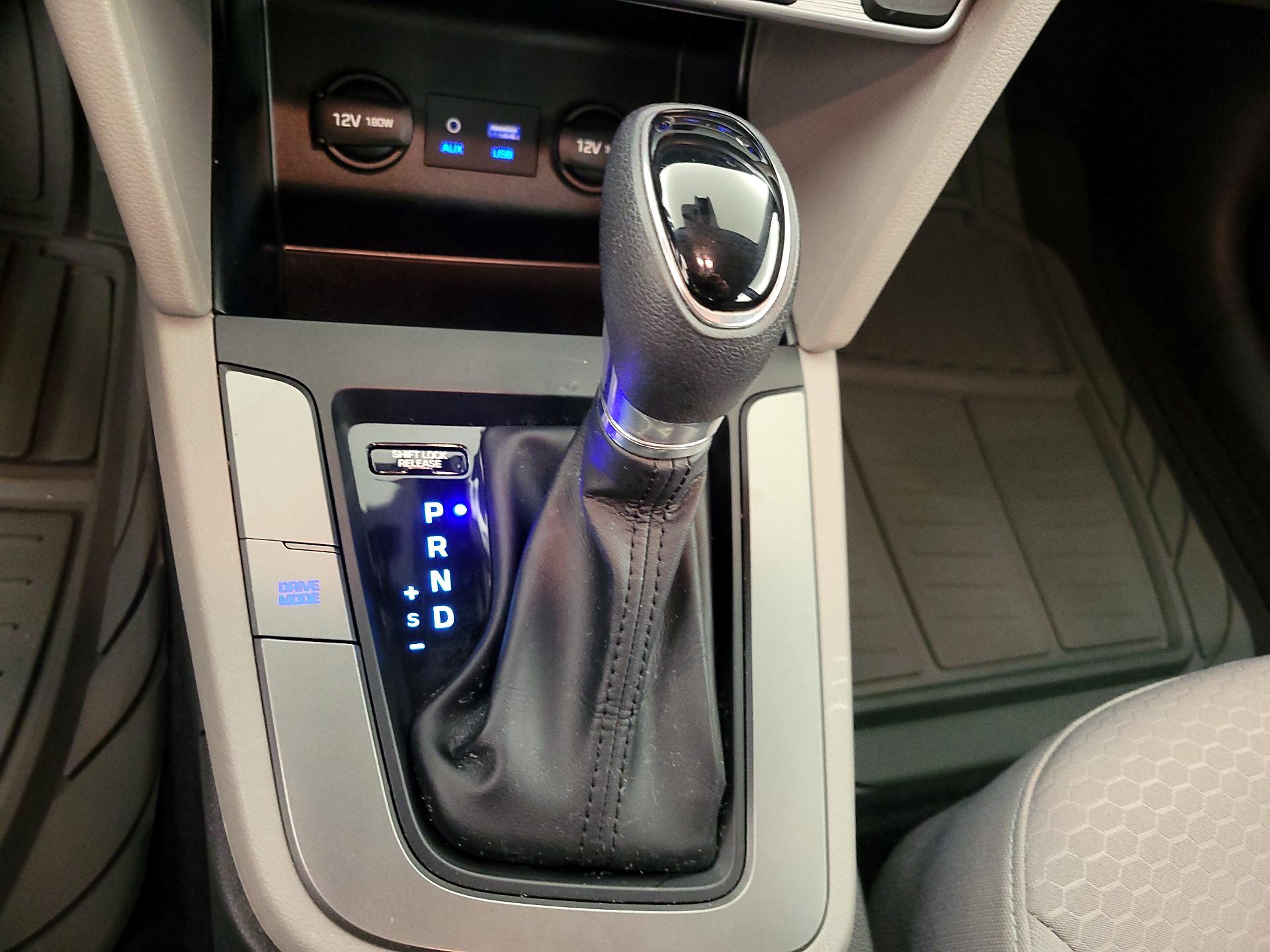 Thumbnail: 2020 Hyundai Elantra - 17