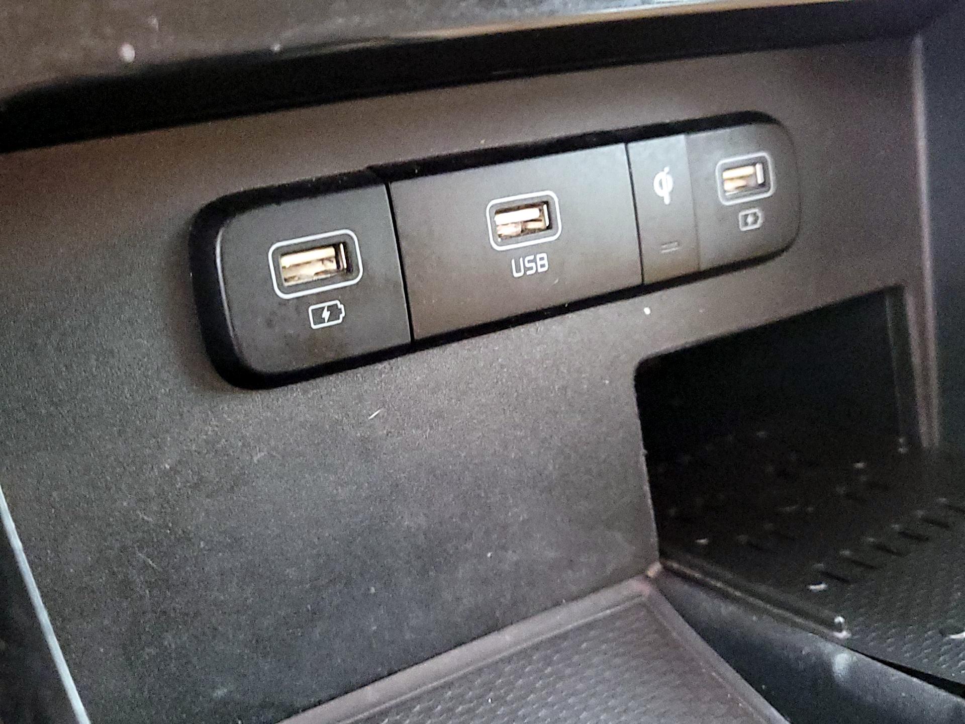 Thumbnail: 2022 Kia Carnival - 19