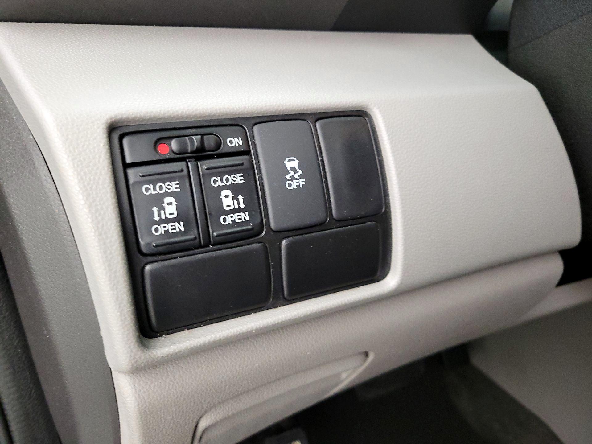 Thumbnail: 2016 Honda Odyssey - 13