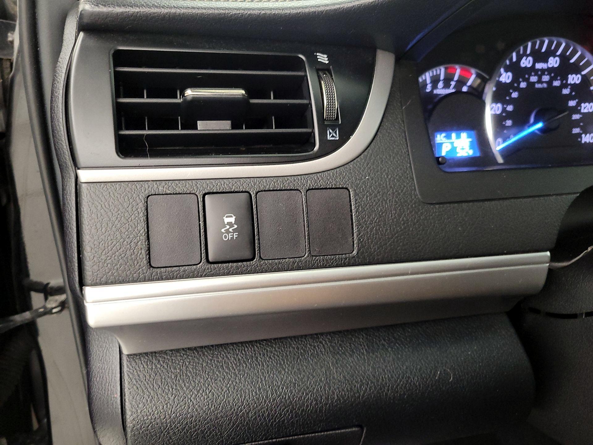 Thumbnail: 2014 Toyota Camry - 13