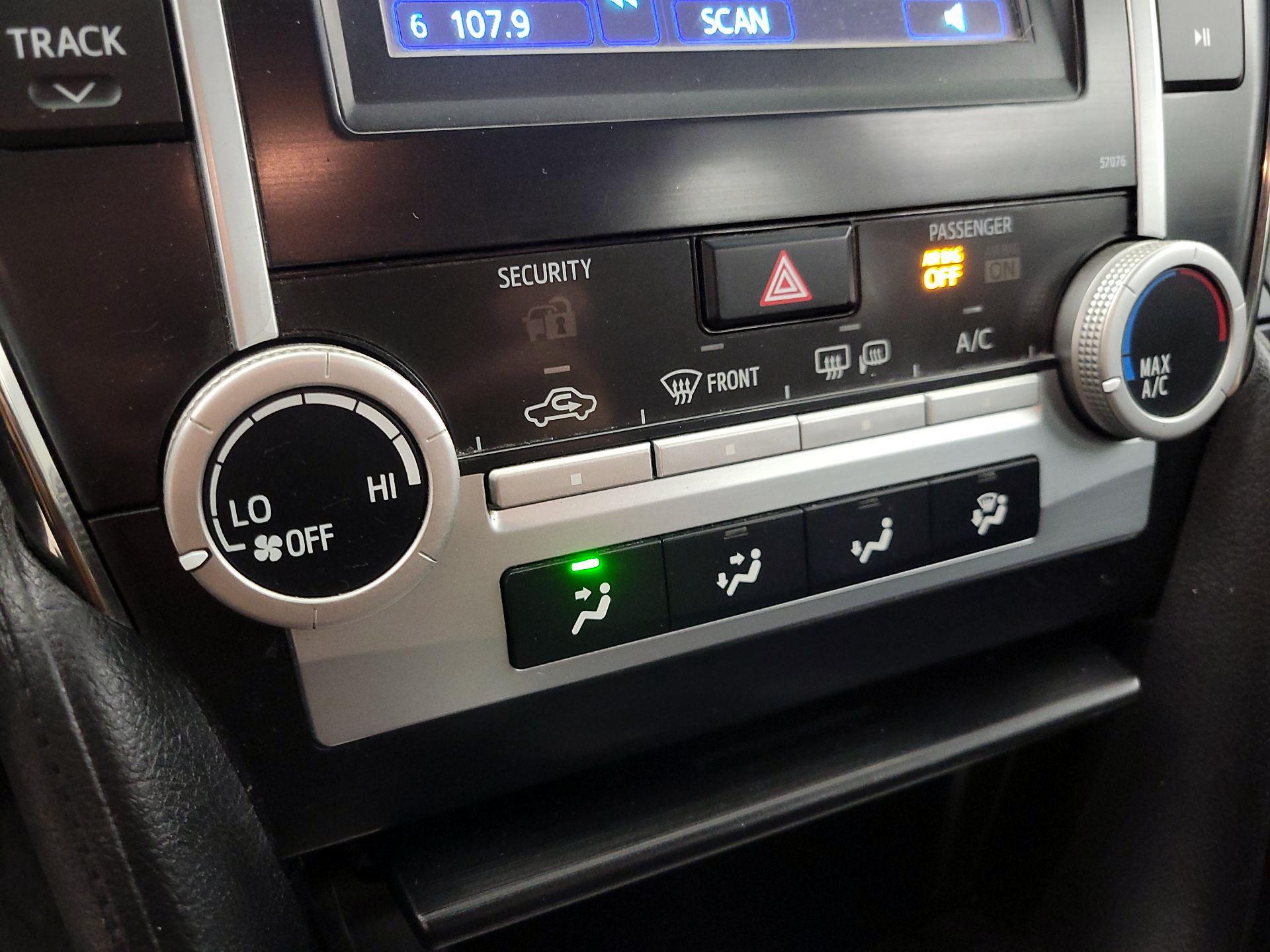 Thumbnail: 2014 Toyota Camry - 15