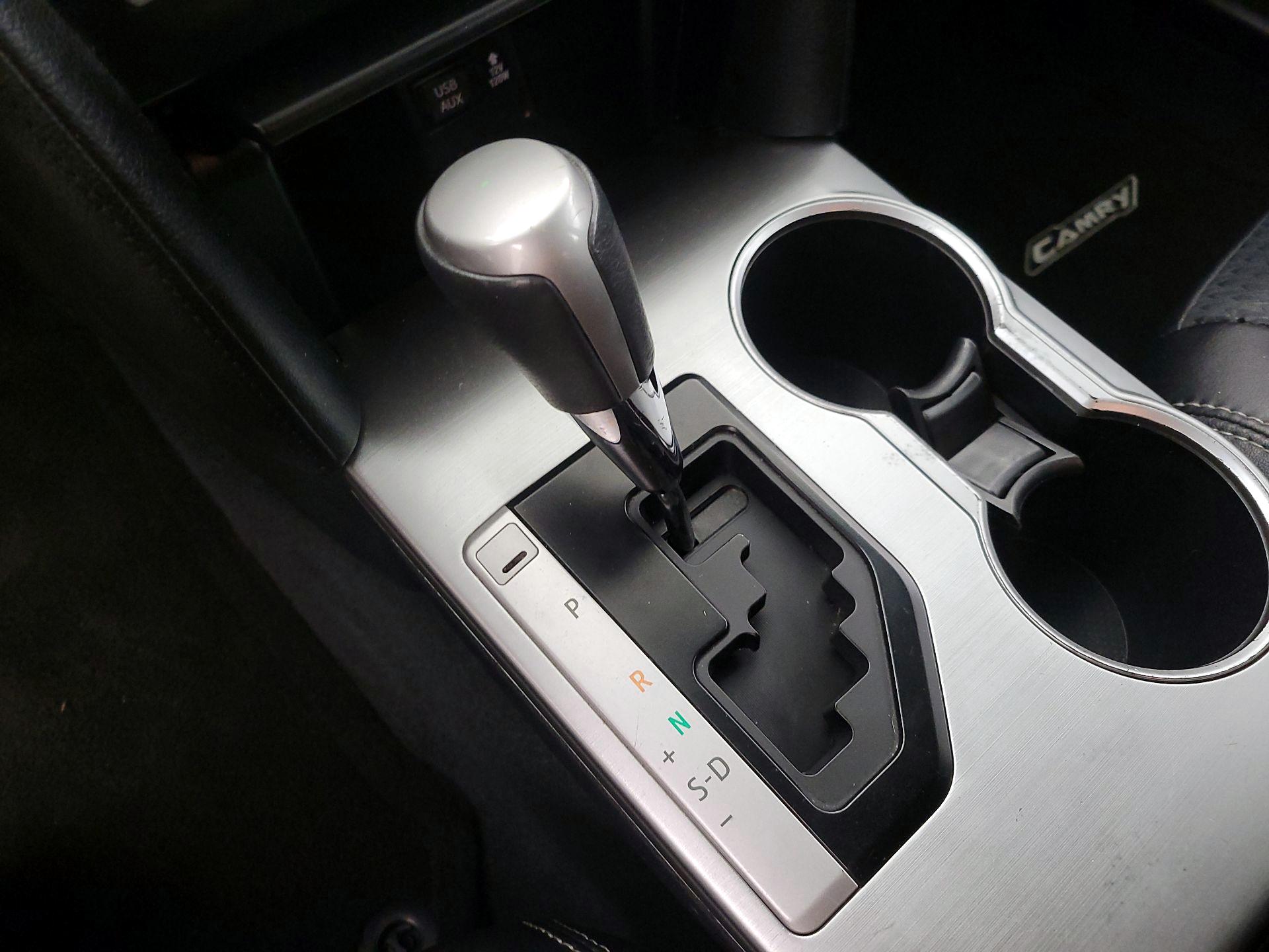 Thumbnail: 2014 Toyota Camry - 16