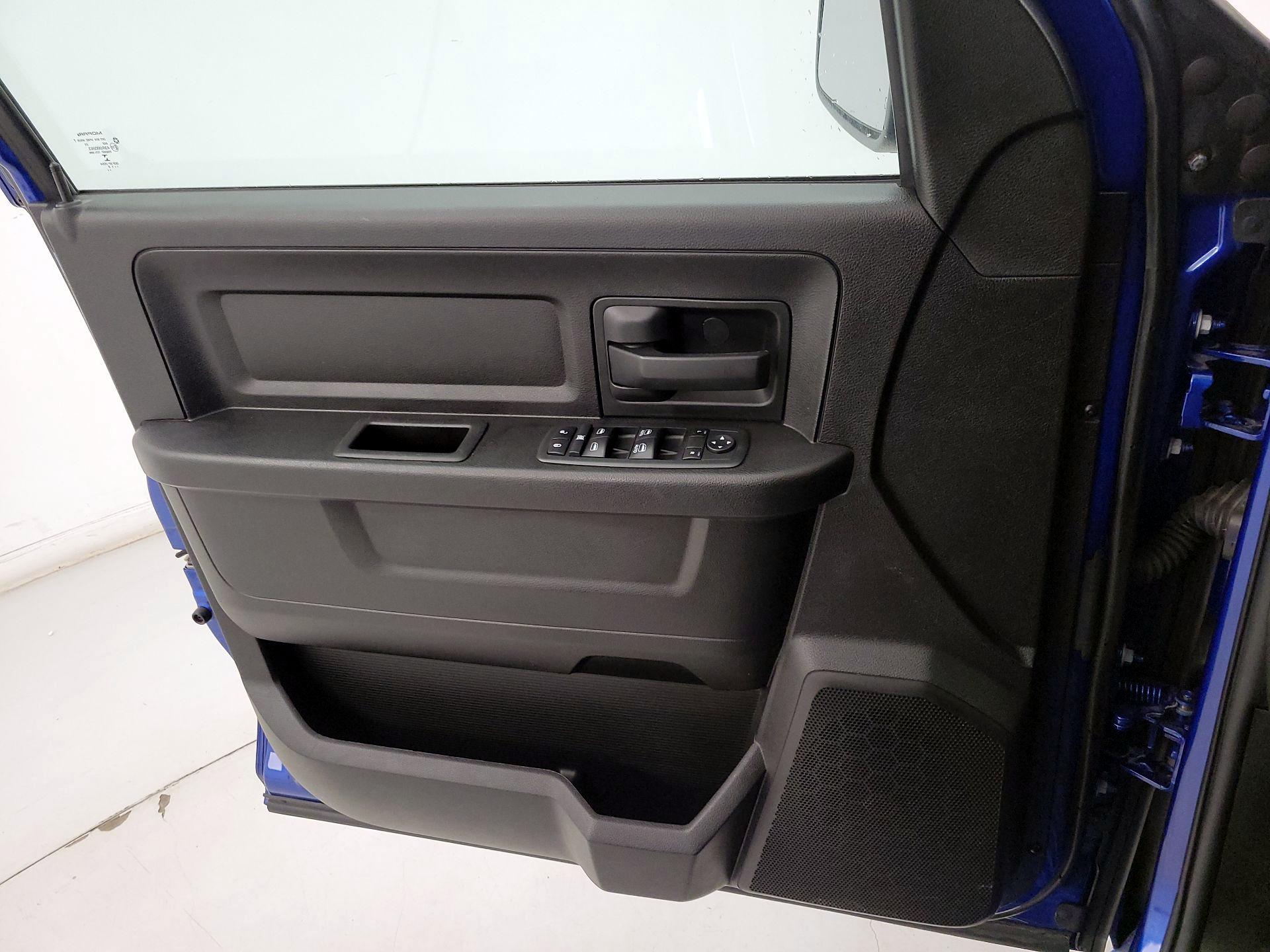 Thumbnail: 2019 RAM 1500 Classic - 12