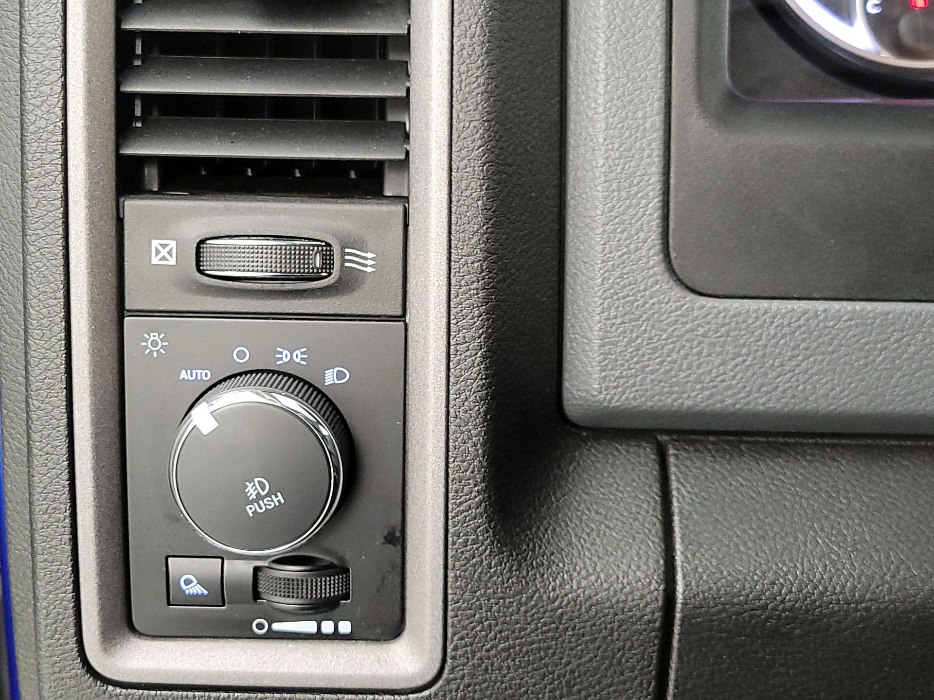 Thumbnail: 2019 RAM 1500 Classic - 13