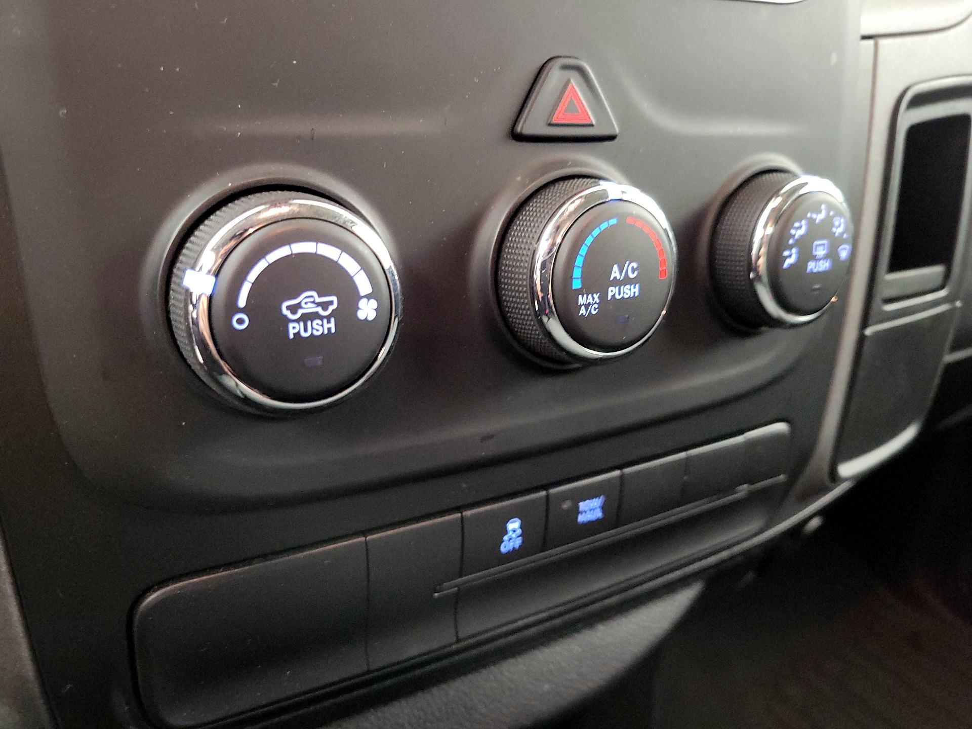 Thumbnail: 2019 RAM 1500 Classic - 16