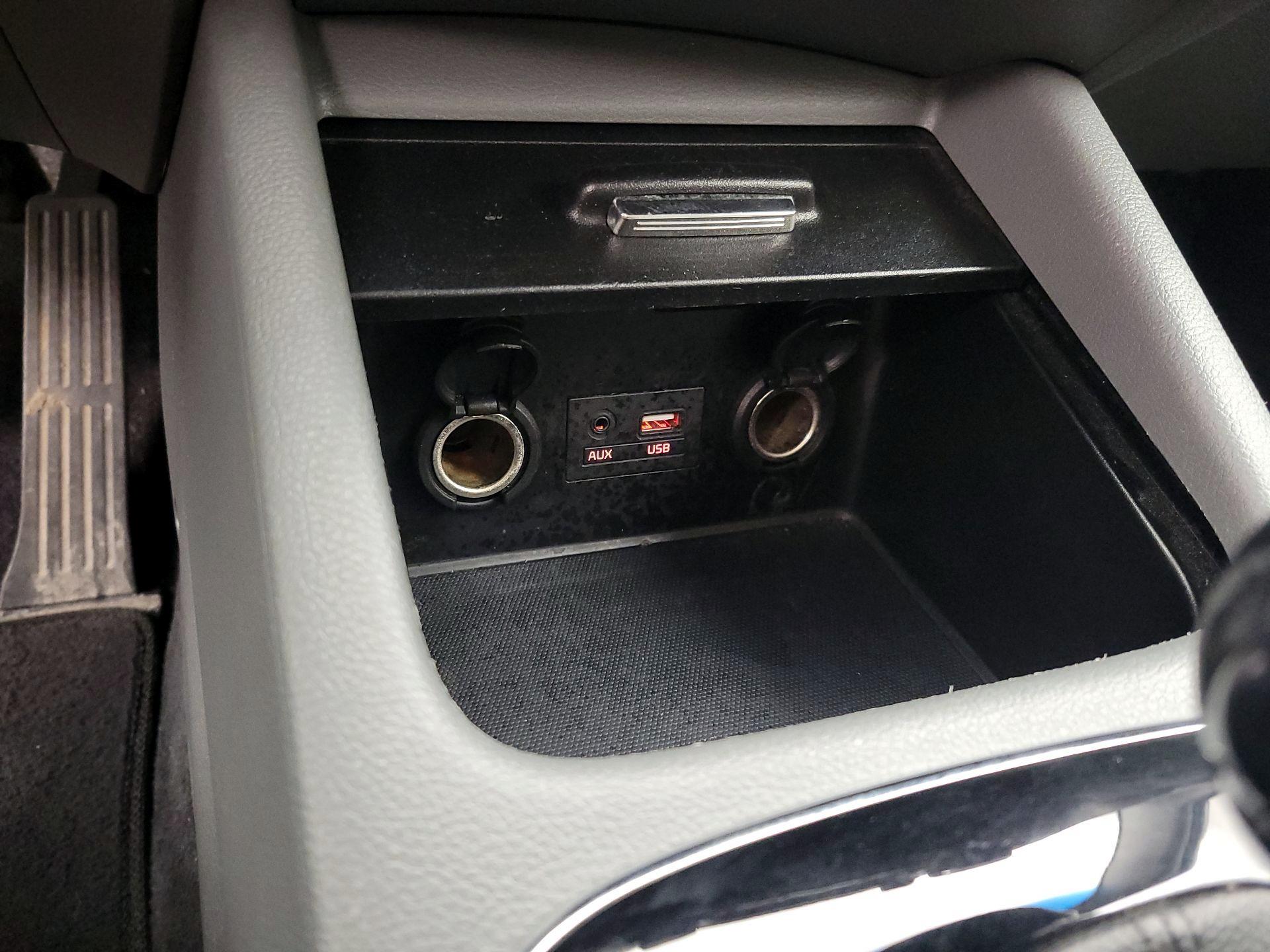 Thumbnail: 2017 Kia Forte - 16