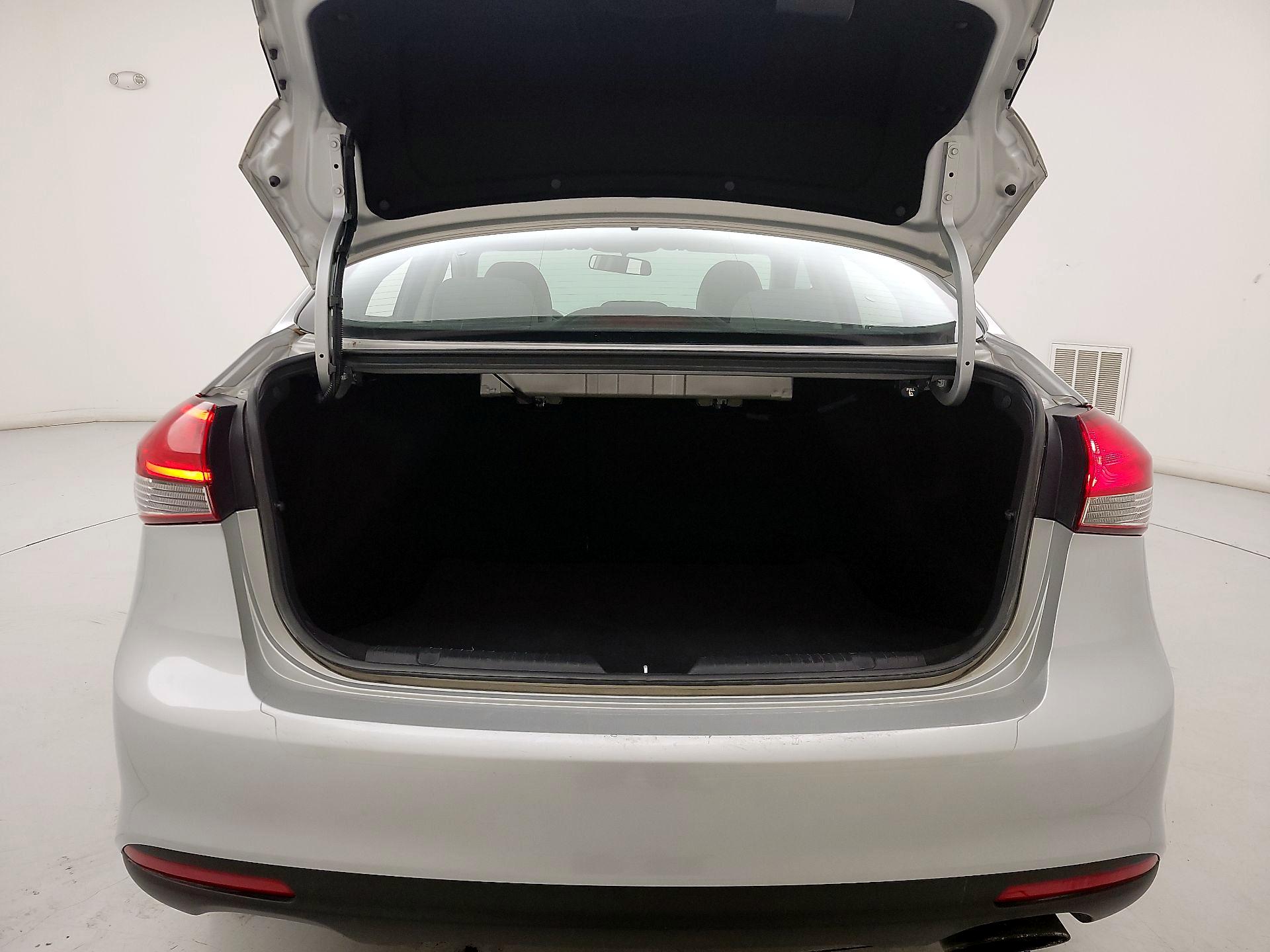 Thumbnail: 2017 Kia Forte - 18