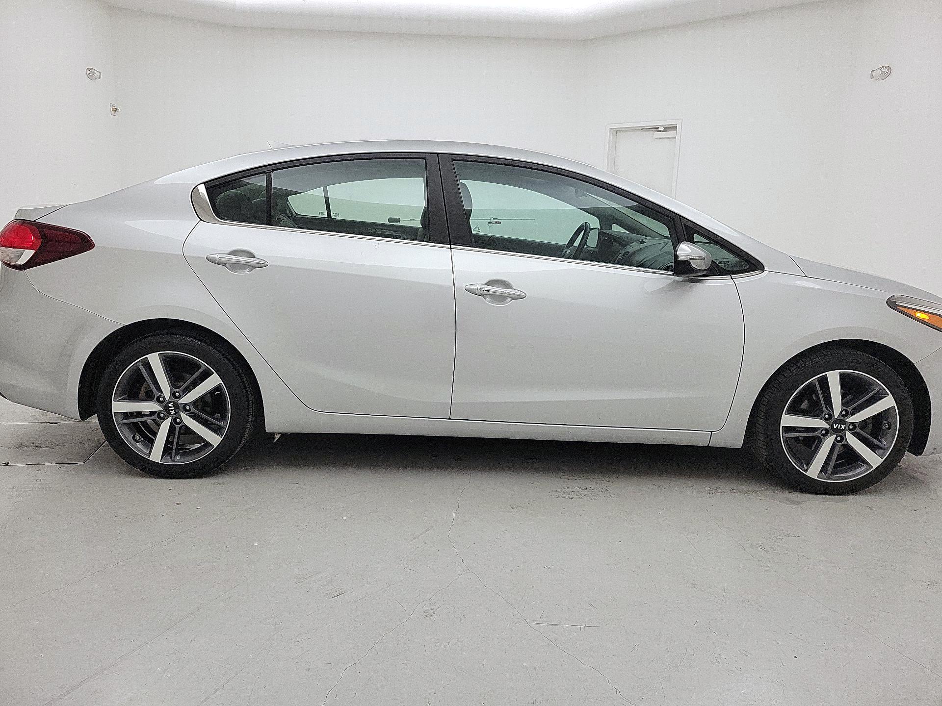 Thumbnail: 2017 Kia Forte - 4