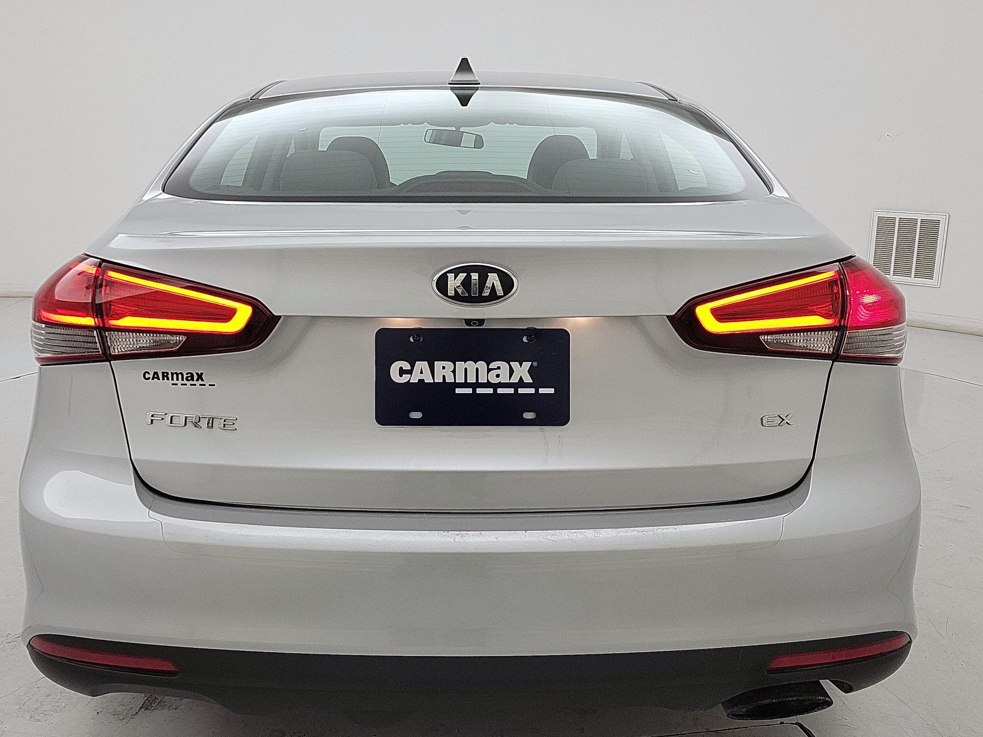 Thumbnail: 2017 Kia Forte - 6