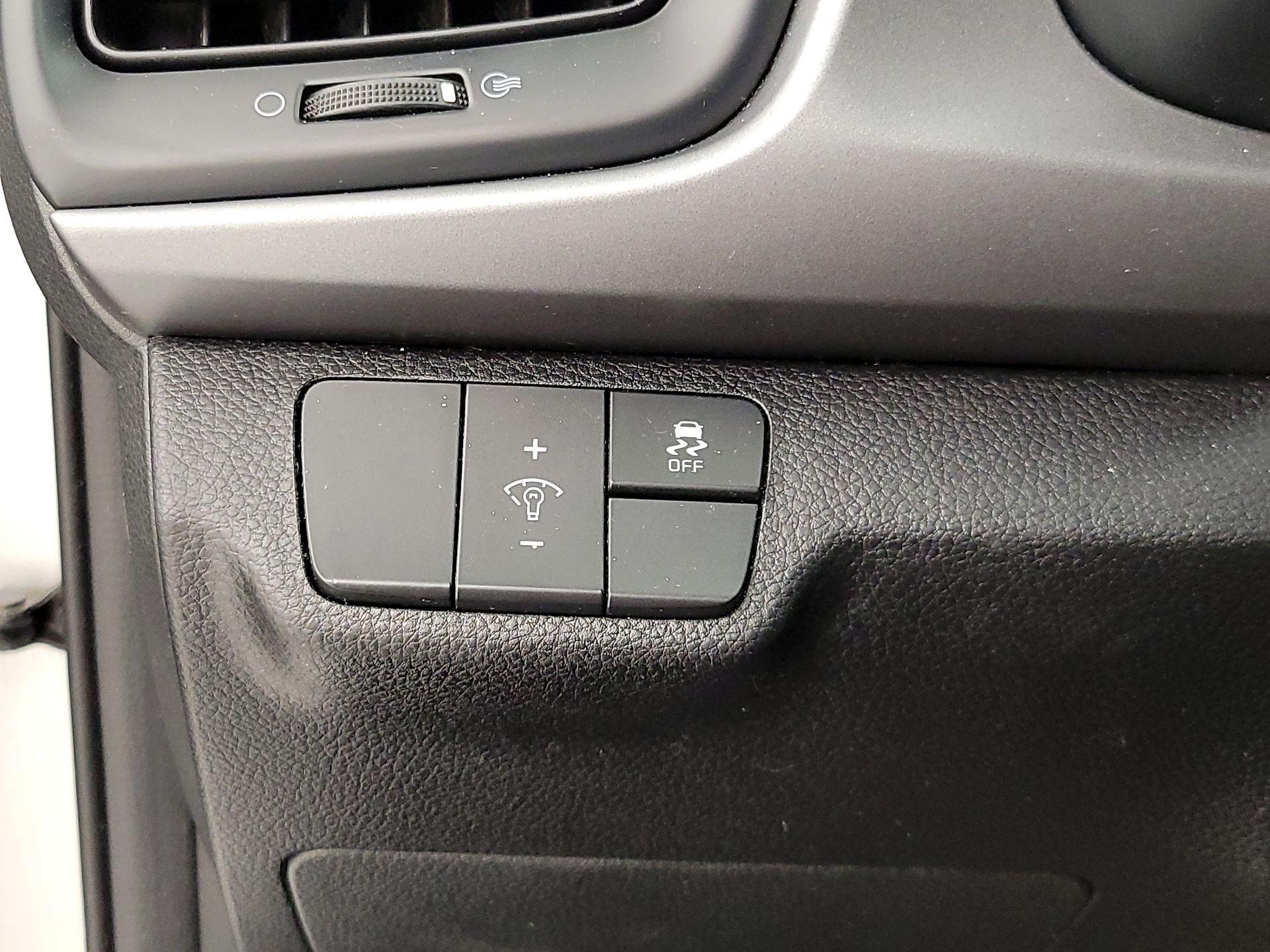 Thumbnail: 2019 Kia Rio - 13